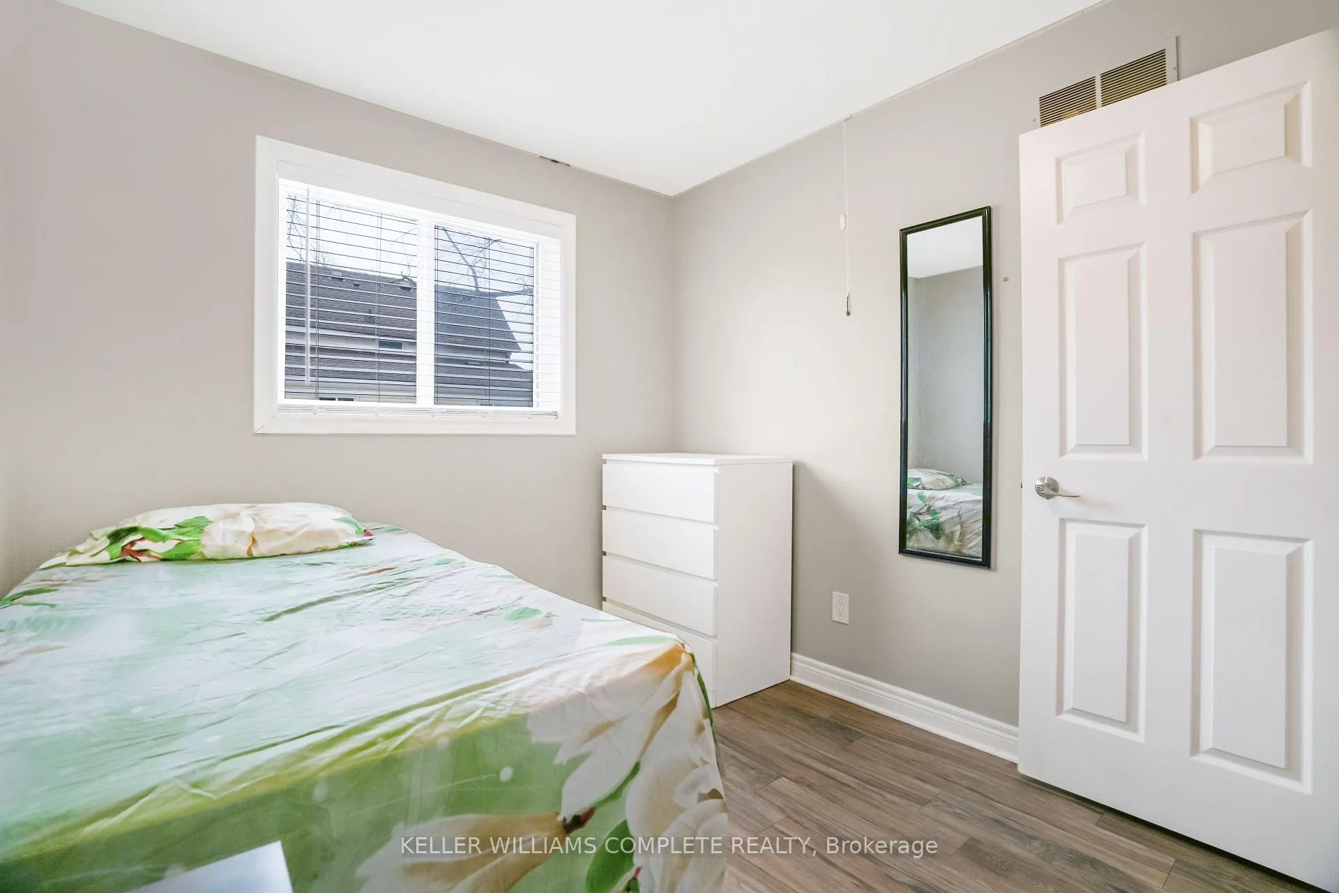 Photo 18 of 378B Glendale Avenue, St. Catharines, Burleigh Hill — HOMEH