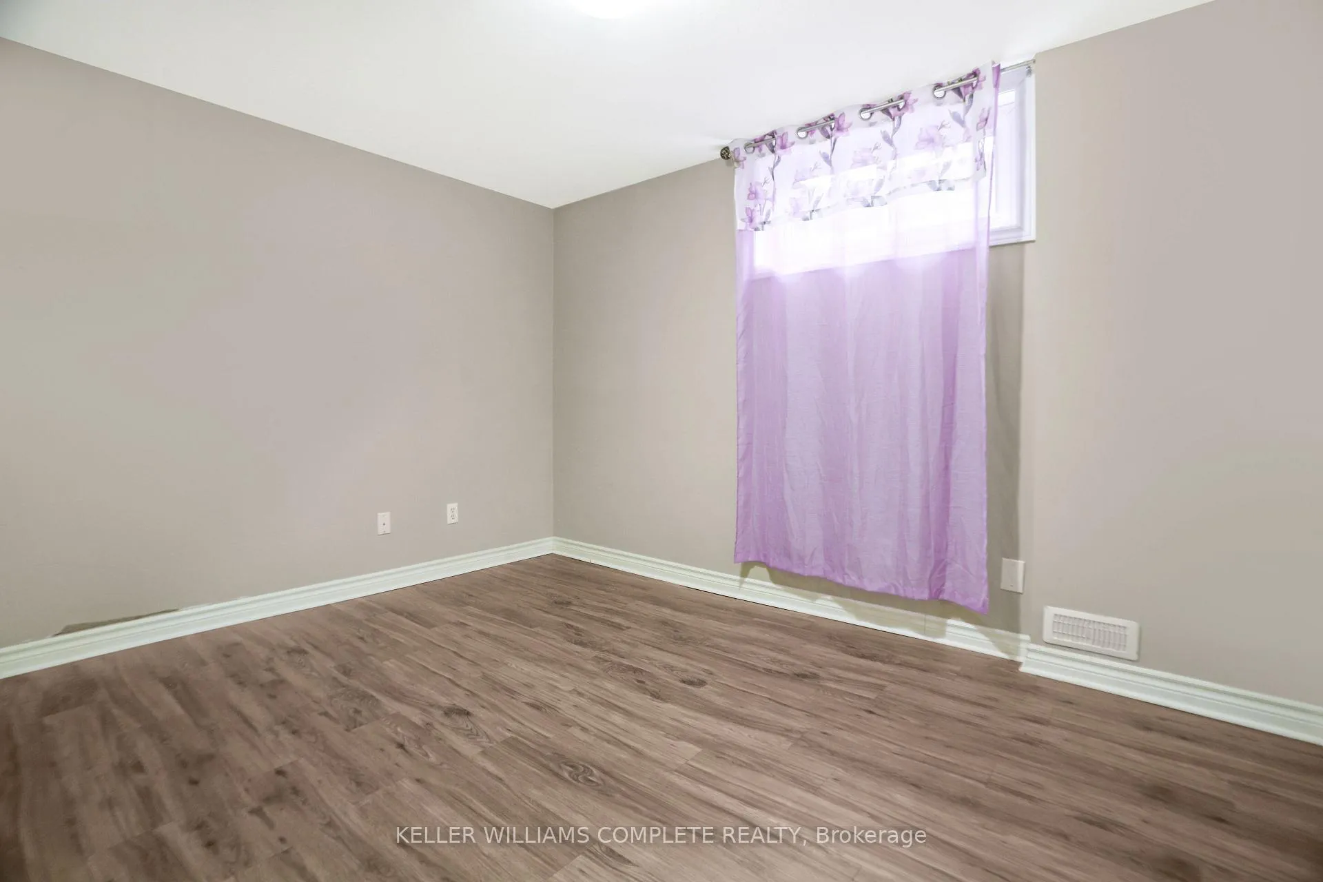 Photo 22 of 378B Glendale Avenue, St. Catharines, Burleigh Hill — HOMEH