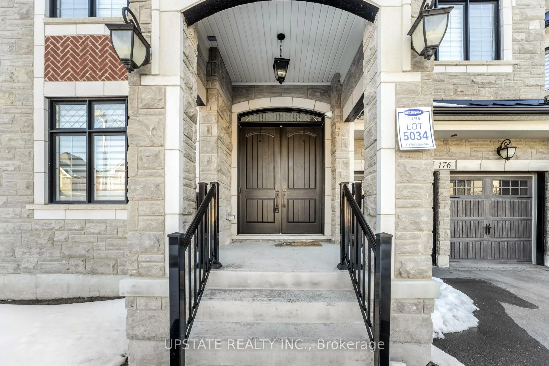 Photo 2 of 176 First Nations Trail, Vaughan, Kleinburg — HOMEH