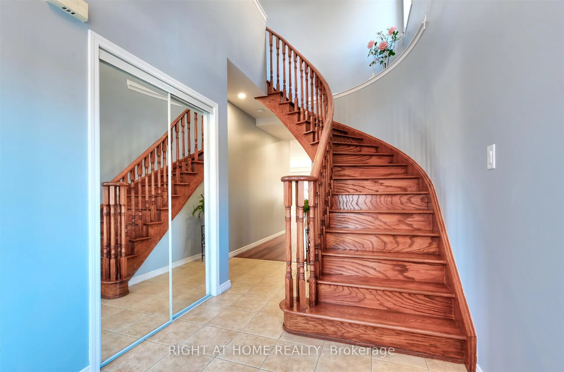Photo 2 of 4689 Bracknell Road, Burlington, Alton — HOMEH