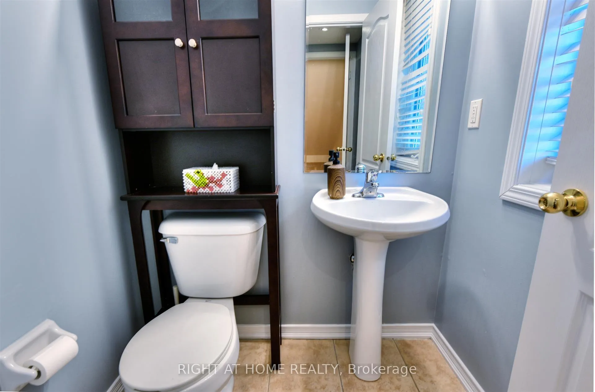 Photo 3 of 4689 Bracknell Road, Burlington, Alton — HOMEH