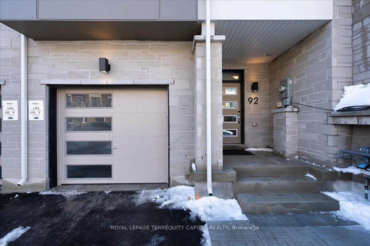 Photo 3 of 92 Pearen Lane, Barrie, Rural Barrie Southwest — HOMEH