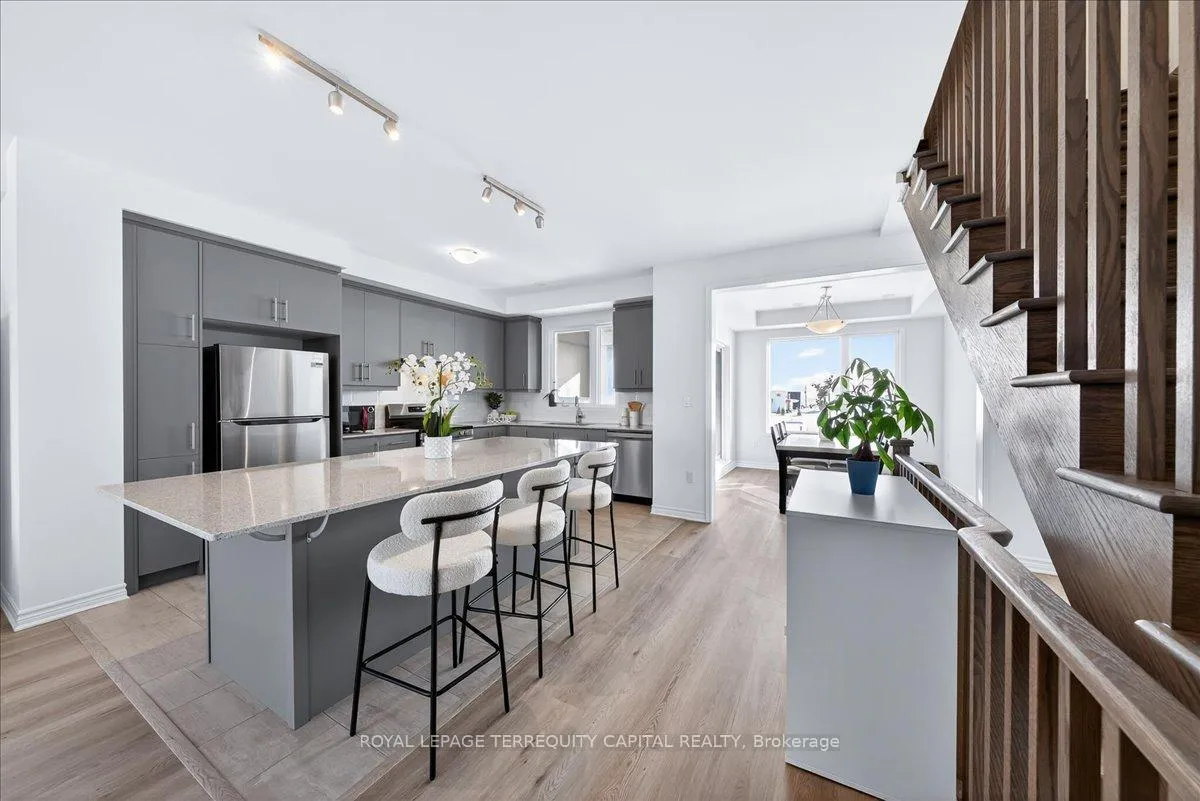 Photo 10 of 92 Pearen Lane, Barrie, Rural Barrie Southwest — HOMEH