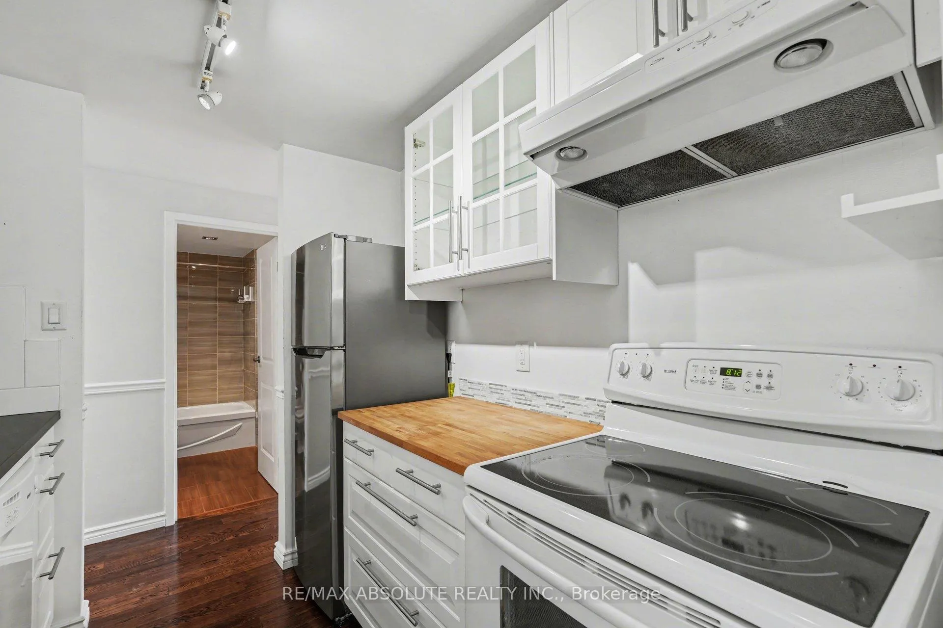 Photo 4 of Unit 305, 1177 Belanger Avenue, Ottawa, Billings Bridge — HOMEH