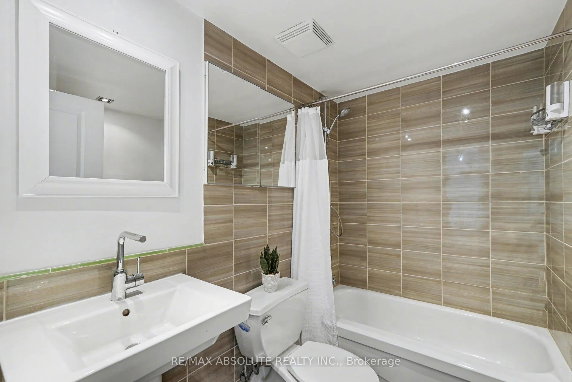 Photo 10 of Unit 305, 1177 Belanger Avenue, Ottawa, Billings Bridge — HOMEH