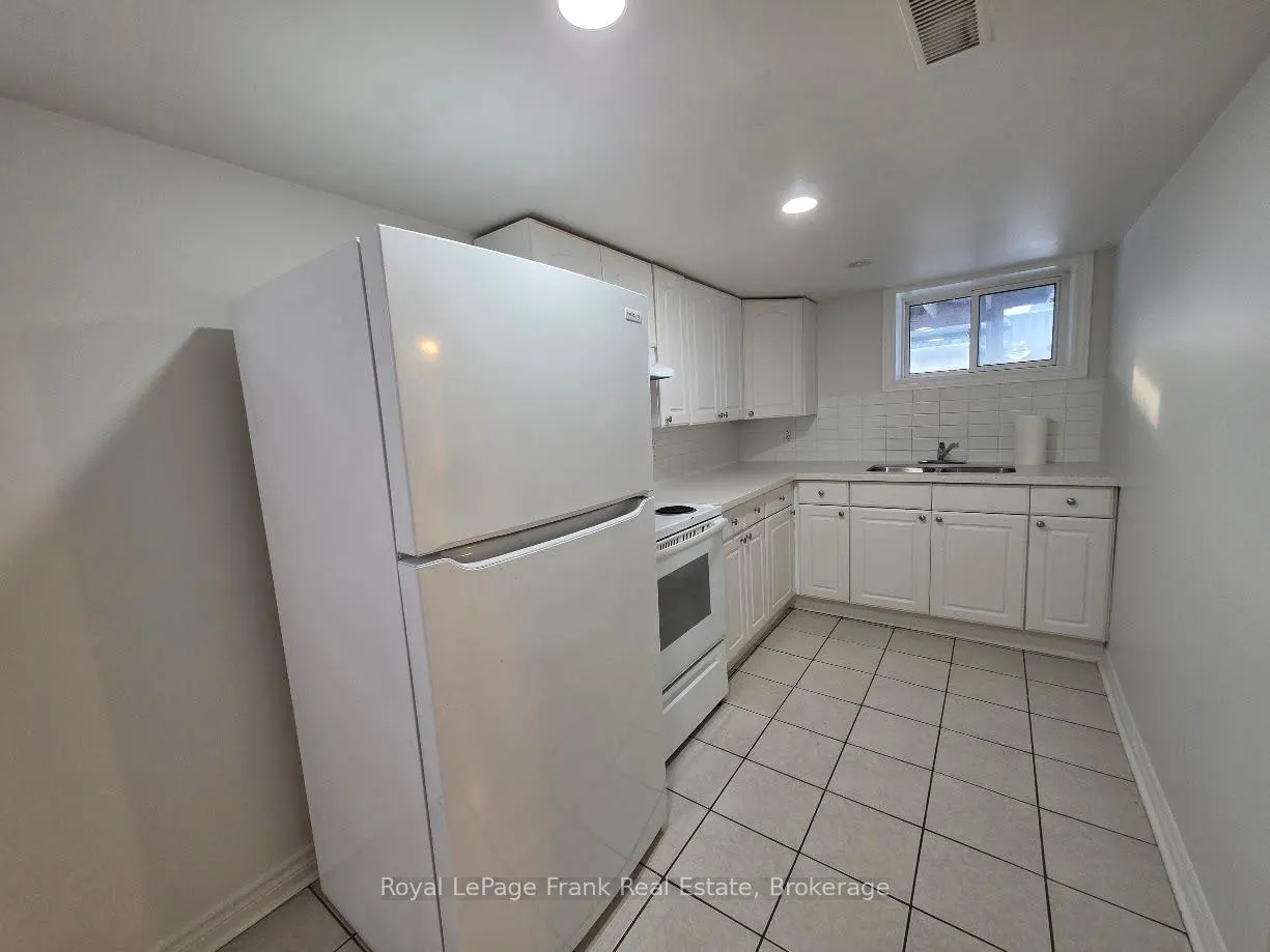 Photo 2 of 44 Billingsgate Crescent, Ajax, South East — HOMEH