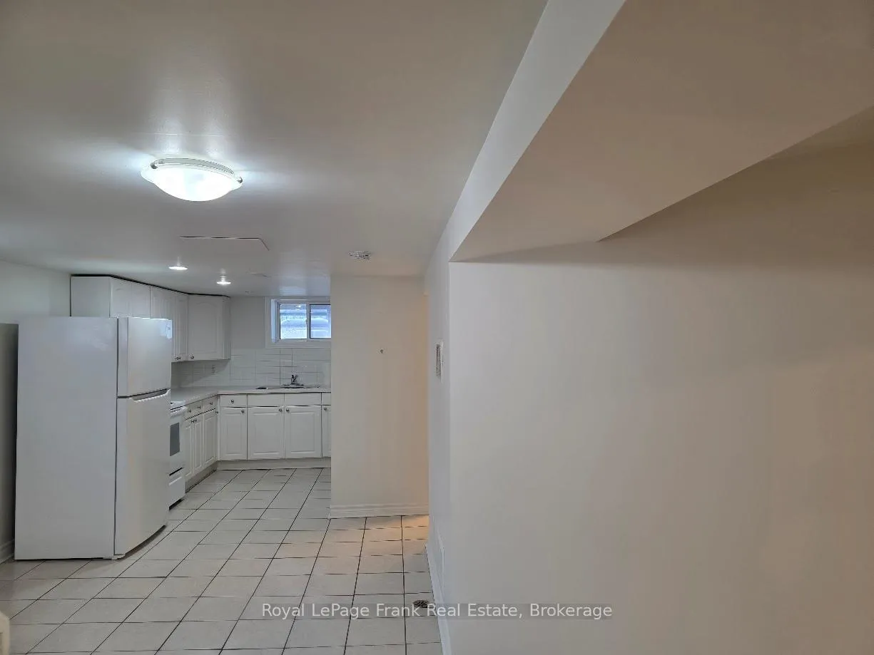 Photo 3 of 44 Billingsgate Crescent, Ajax, South East — HOMEH