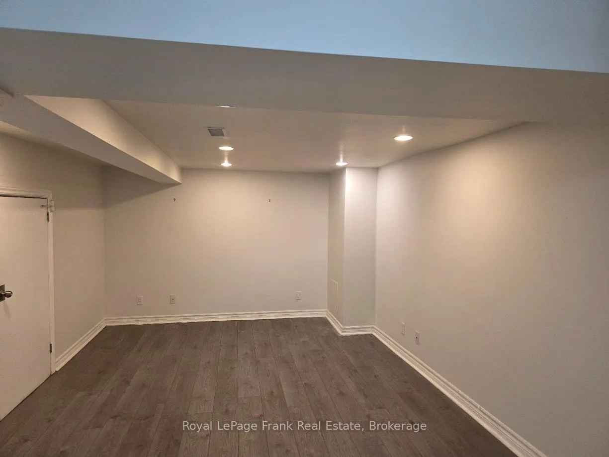 Photo 5 of 44 Billingsgate Crescent, Ajax, South East — HOMEH