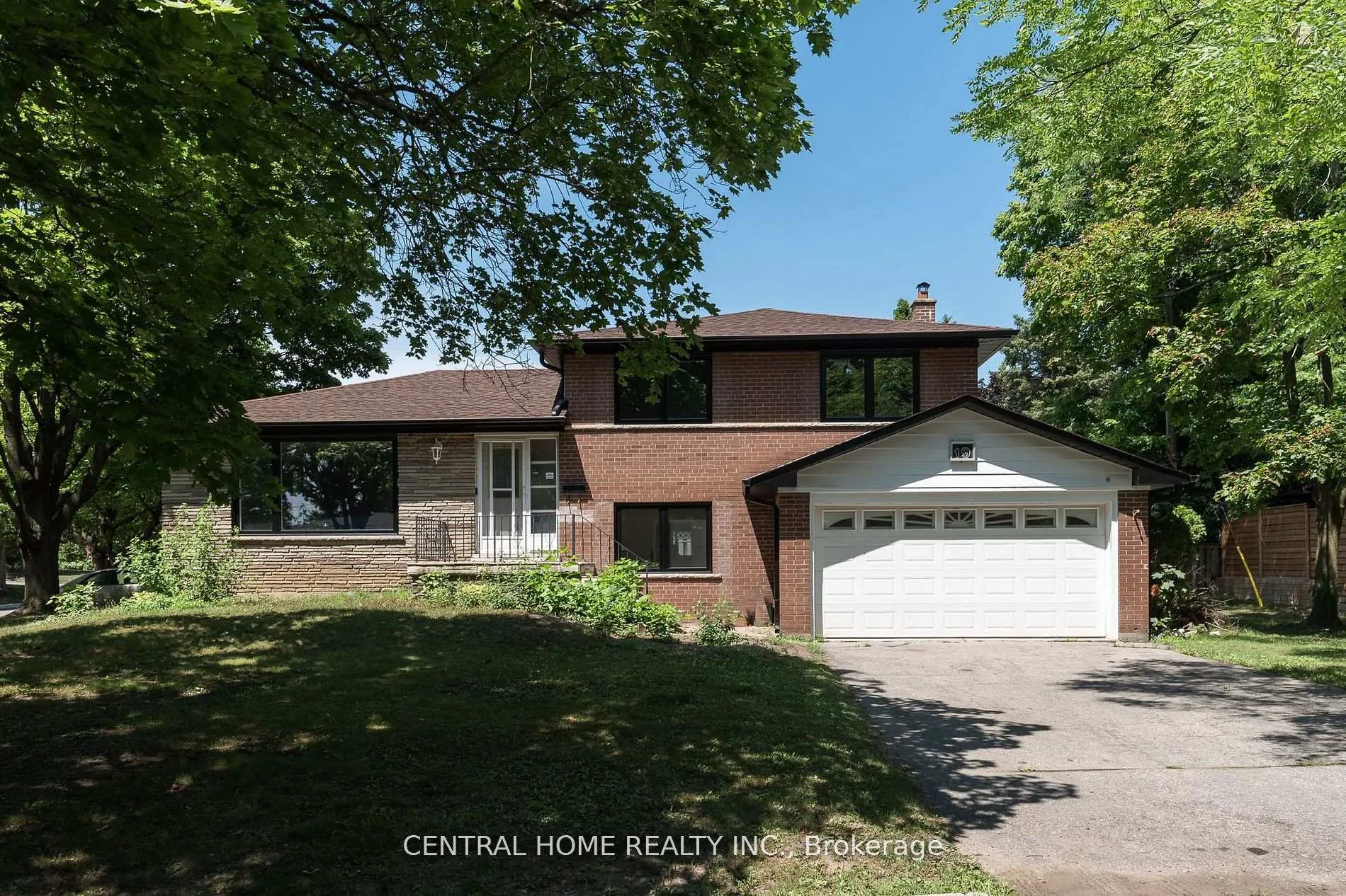 Front of Unit Bsmt, 19 Valleycrest Avenue