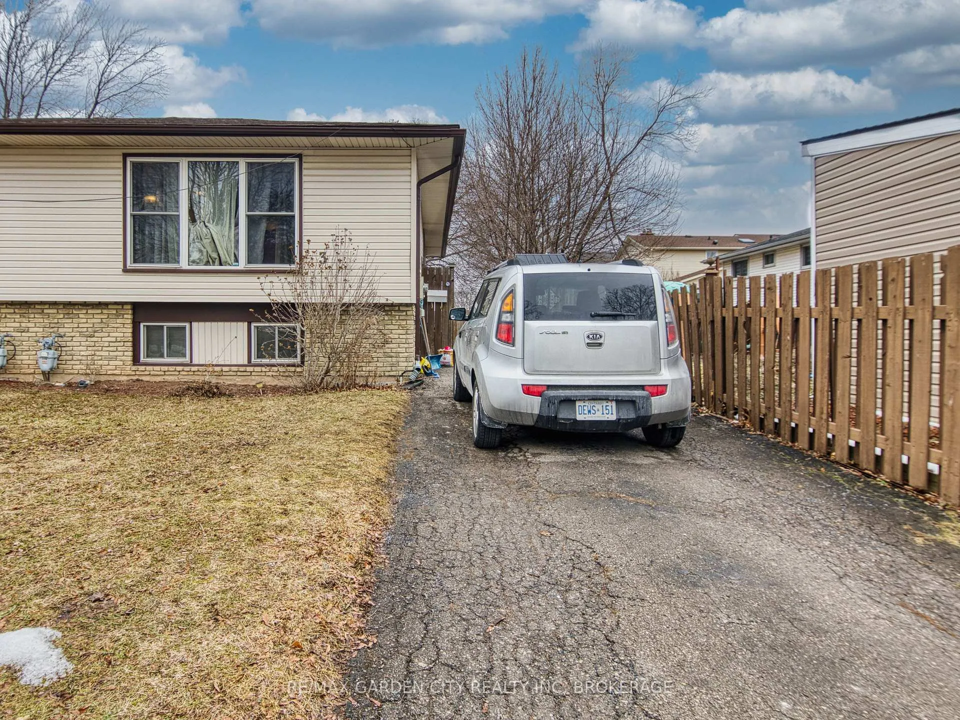 Photo 2 of 3 Tara Crescent, Thorold, Confederation Heights — HOMEH