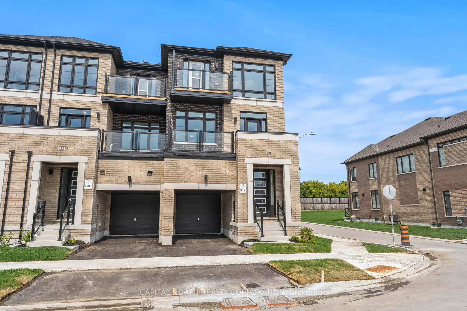 Photo 2 of 130 Turnberry Lane, Barrie, Painswick South — HOMEH