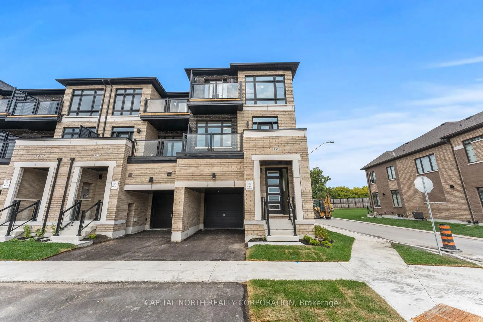 Photo 4 of 130 Turnberry Lane, Barrie, Painswick South — HOMEH
