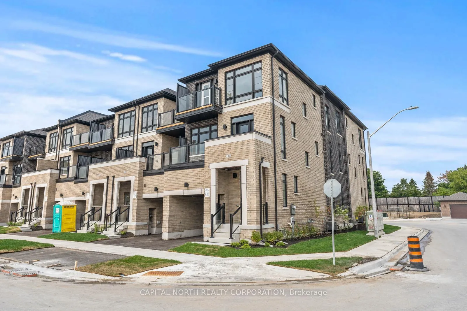 Photo 5 of 130 Turnberry Lane, Barrie, Painswick South — HOMEH