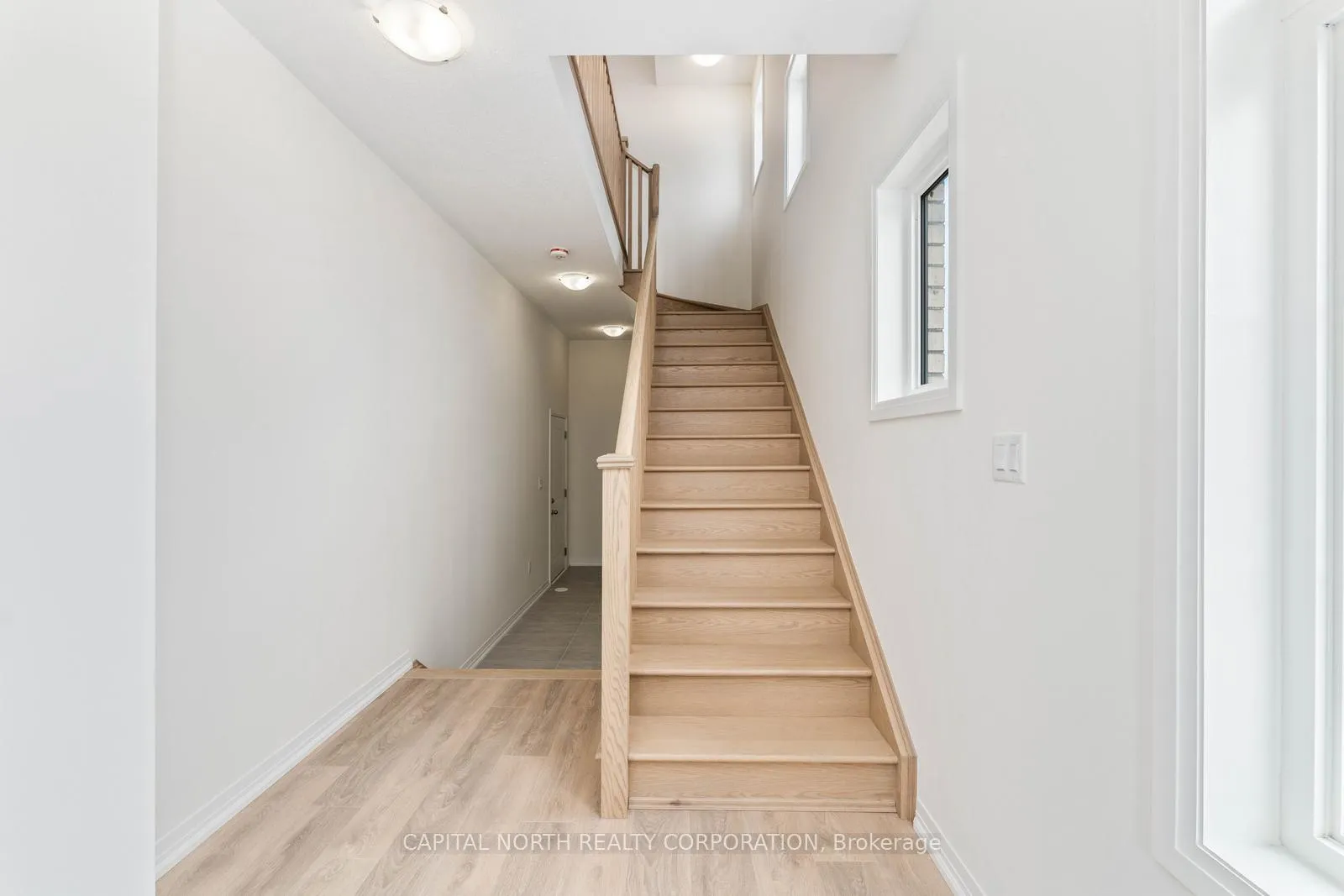 Photo 8 of 130 Turnberry Lane, Barrie, Painswick South — HOMEH