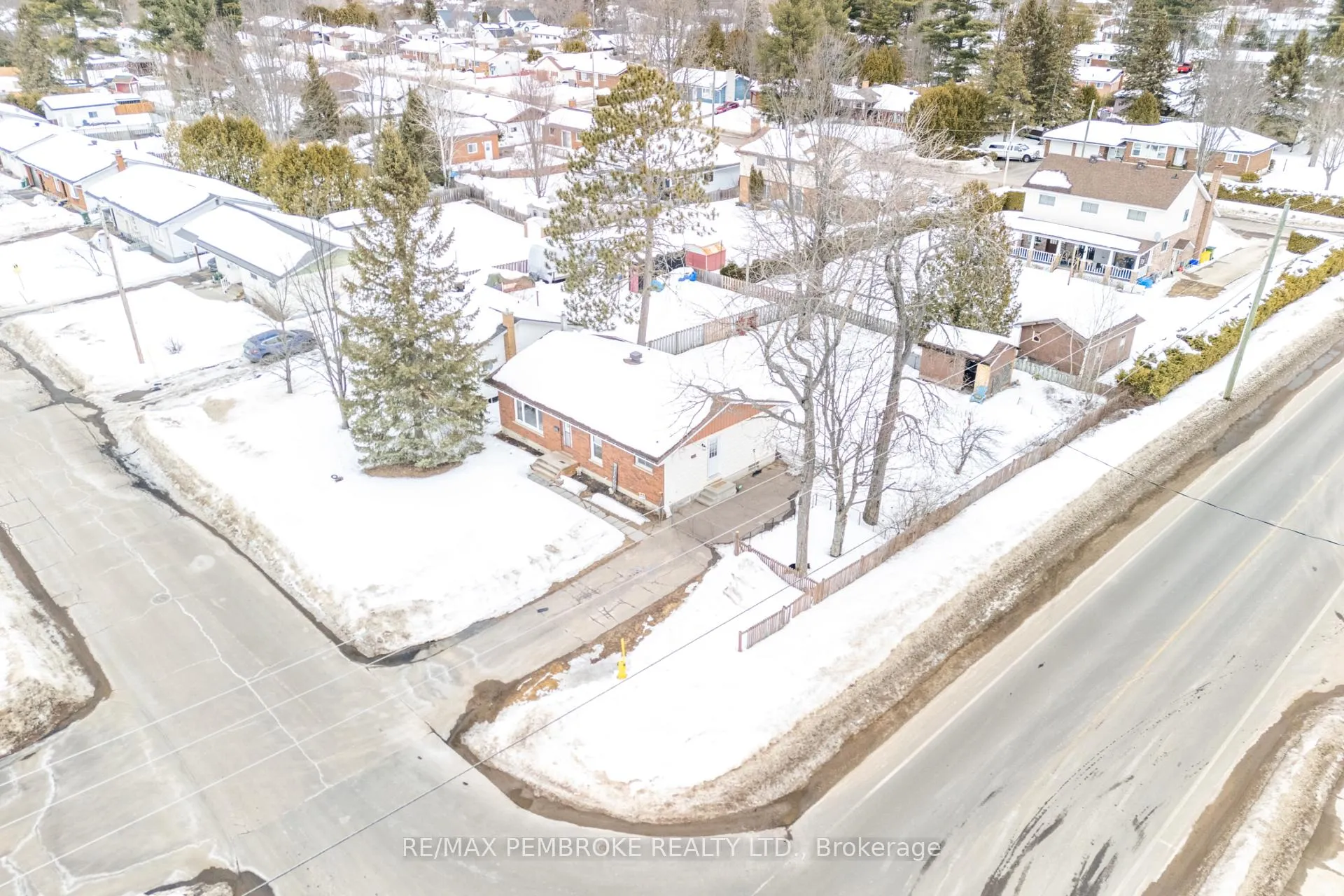 Photo 7 of 114 Hemlock Street, Petawawa — HOMEH