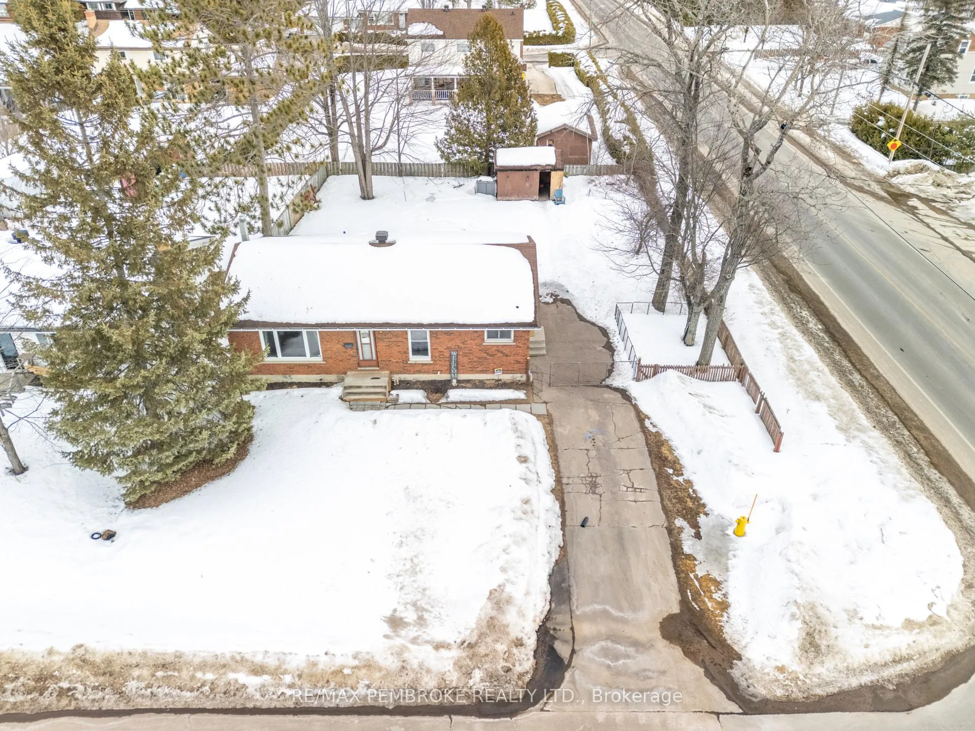 Photo 3 of 114 Hemlock Street, Petawawa — HOMEH
