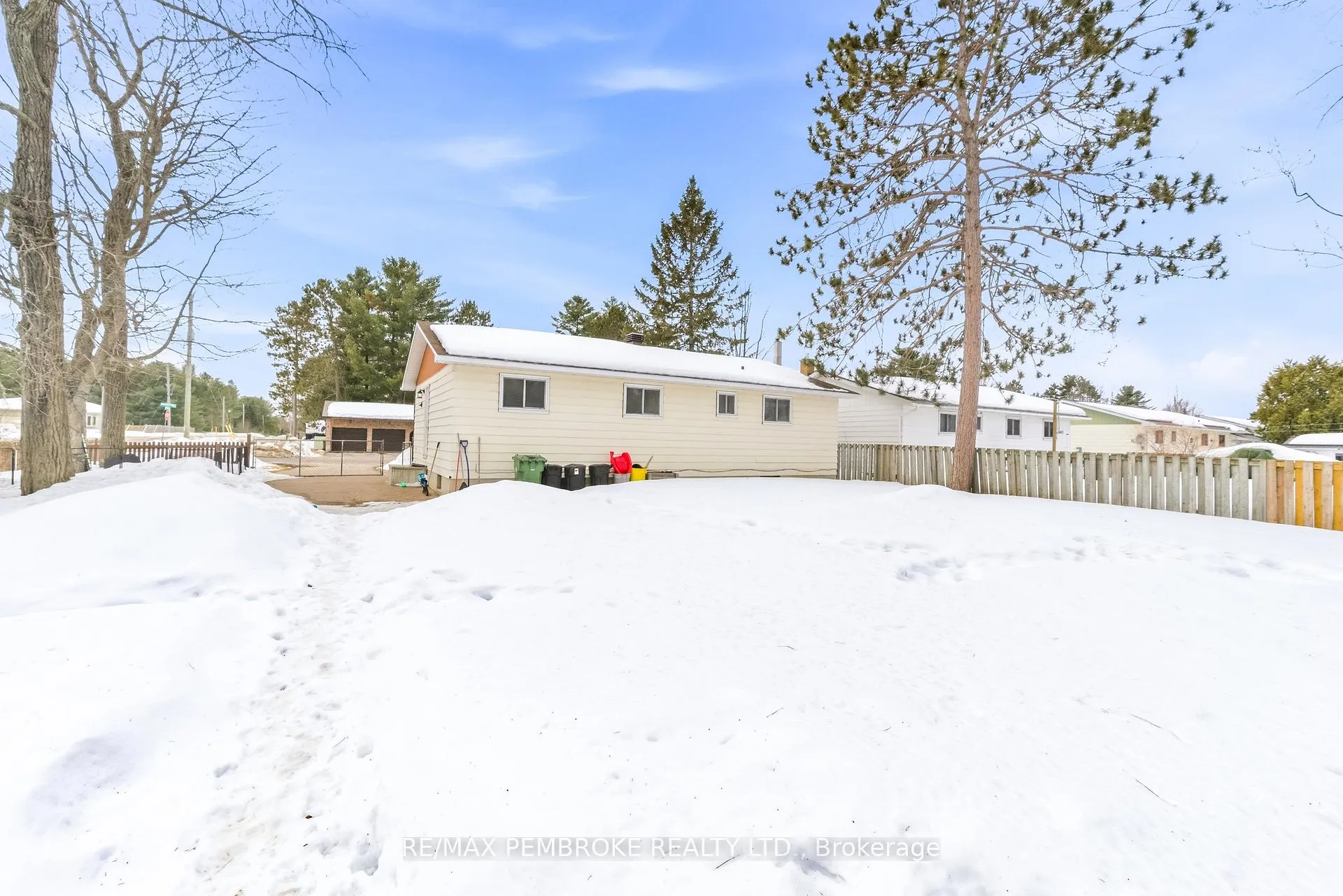 Photo 8 of 114 Hemlock Street, Petawawa — HOMEH