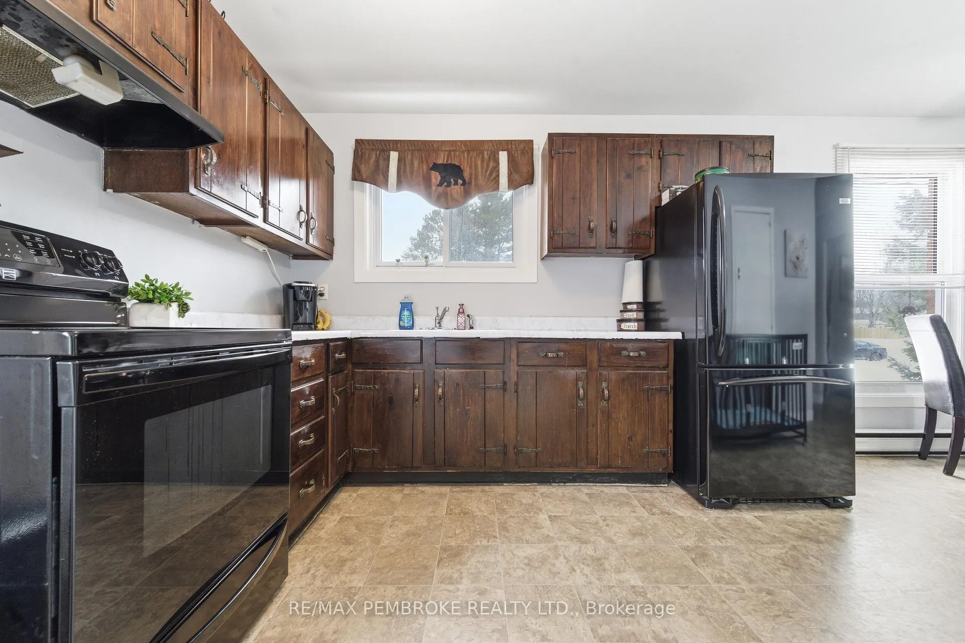 Photo 9 of 114 Hemlock Street, Petawawa — HOMEH