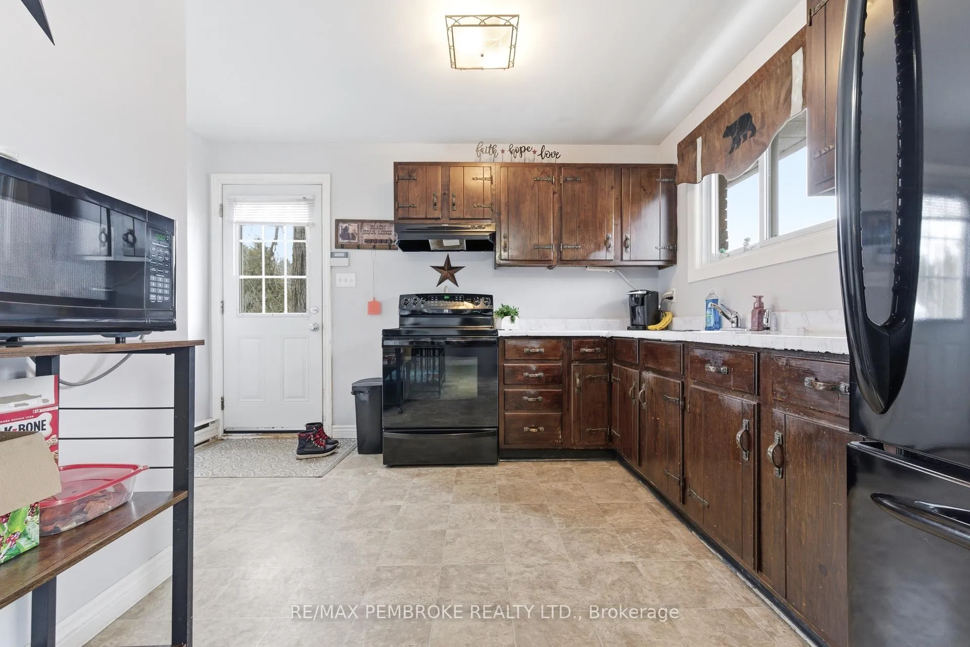 Photo 11 of 114 Hemlock Street, Petawawa — HOMEH