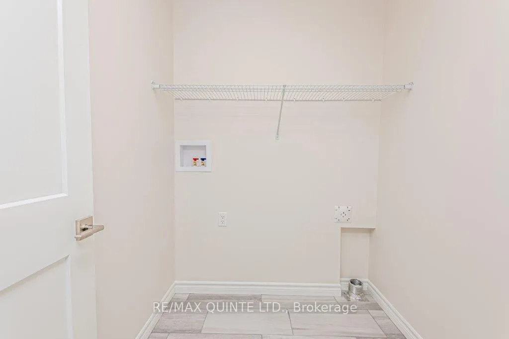 Photo 17 of 15 Nipigon Street, Belleville, Thurlow Ward — HOMEH