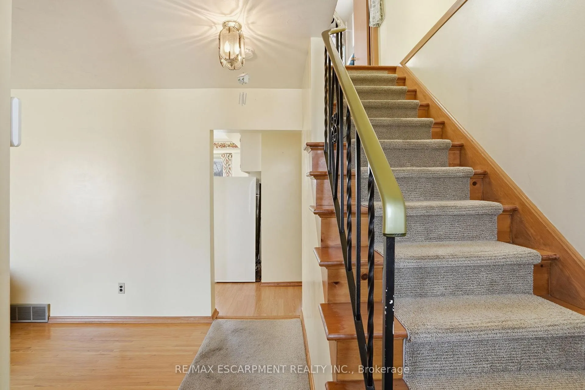 Photo 6 of 55 Champlain Avenue, Hamilton, Greenford — HOMEH