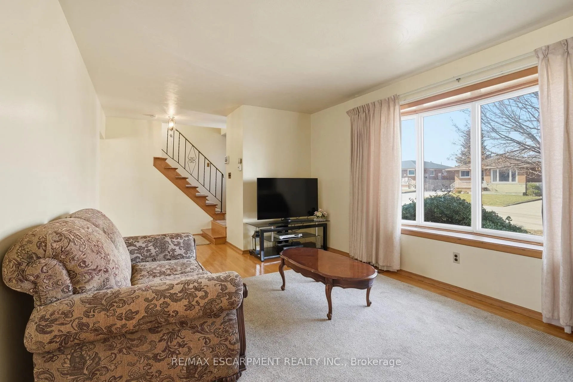 Photo 10 of 55 Champlain Avenue, Hamilton, Greenford — HOMEH