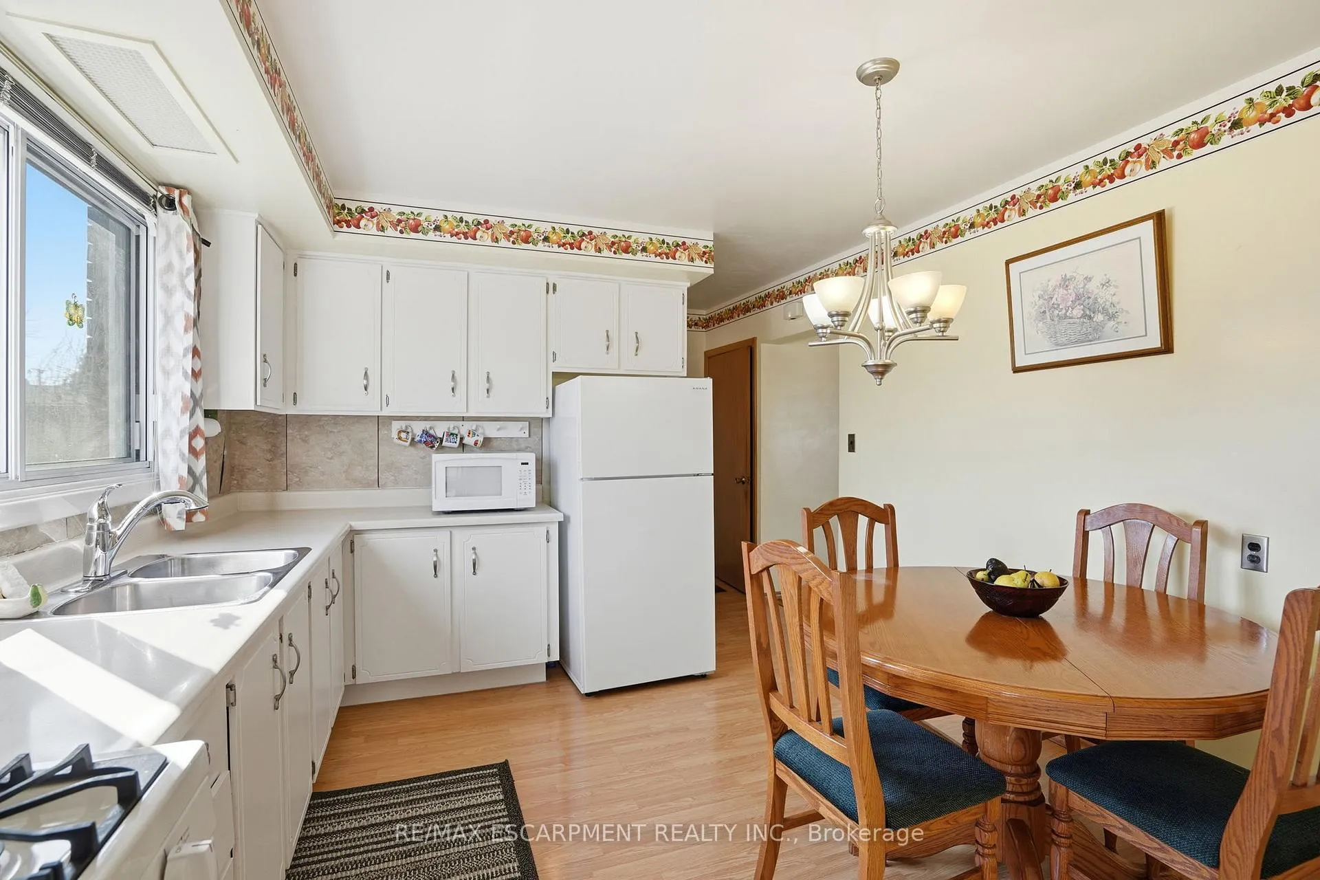 Photo 14 of 55 Champlain Avenue, Hamilton, Greenford — HOMEH