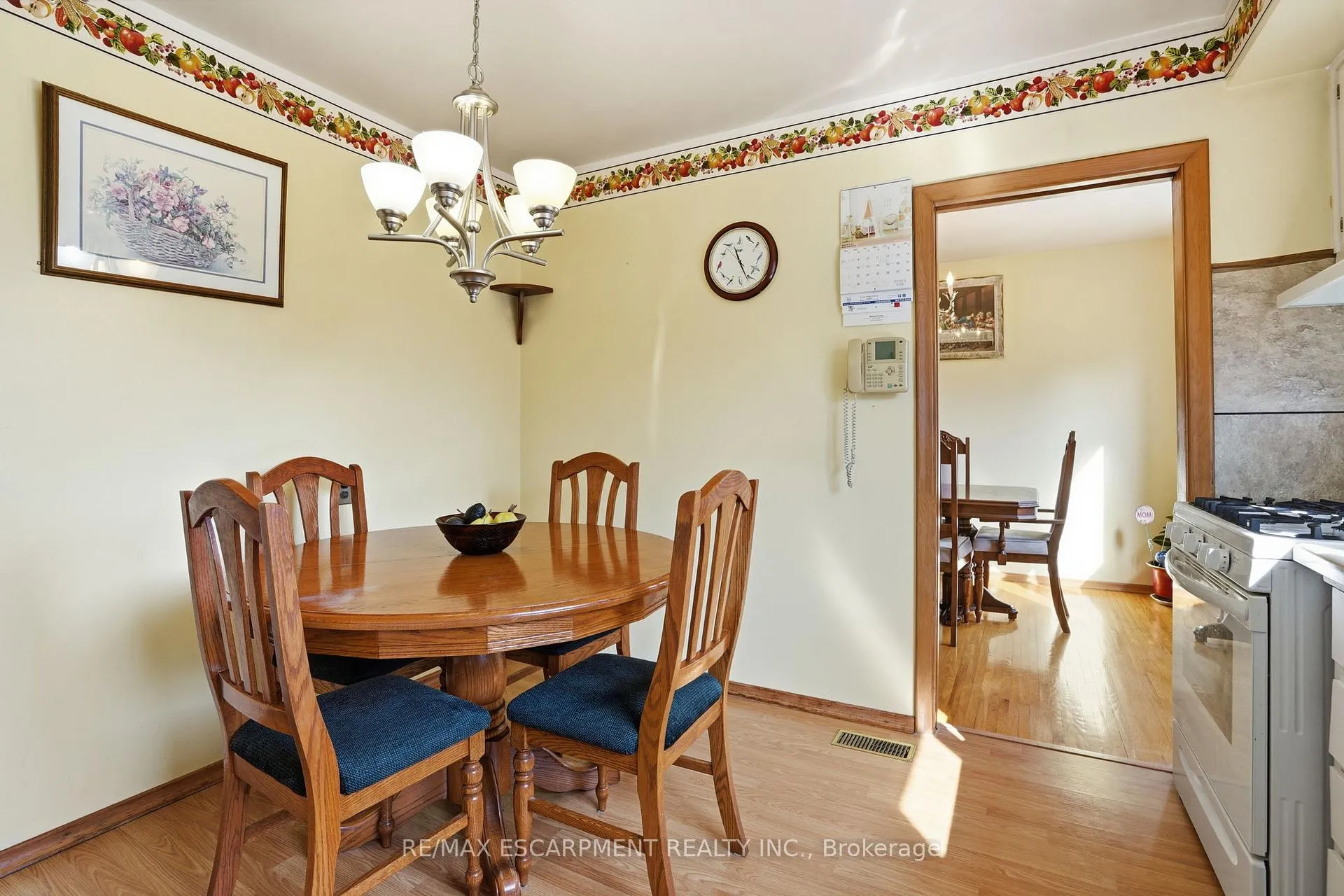 Photo 17 of 55 Champlain Avenue, Hamilton, Greenford — HOMEH