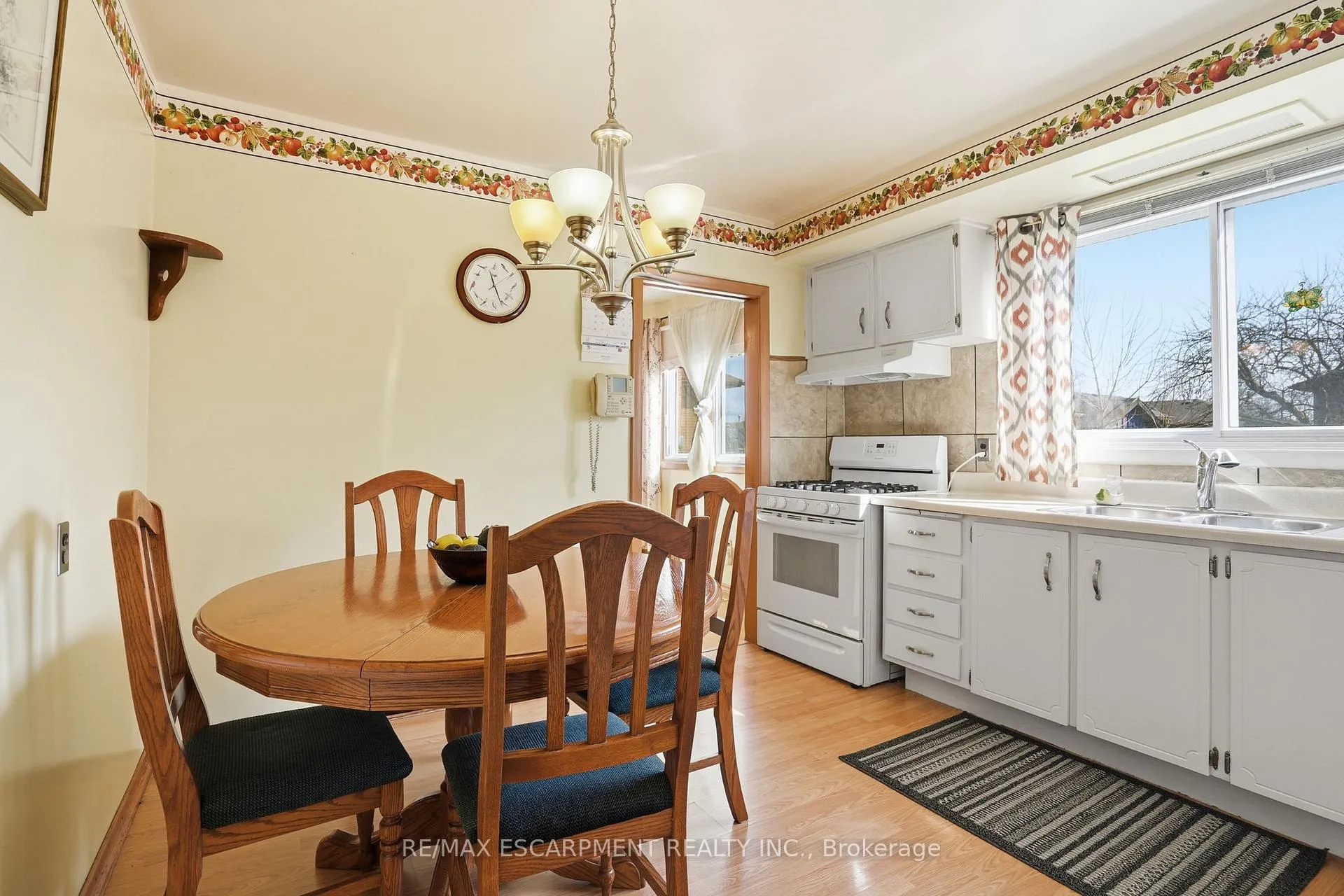 Photo 18 of 55 Champlain Avenue, Hamilton, Greenford — HOMEH