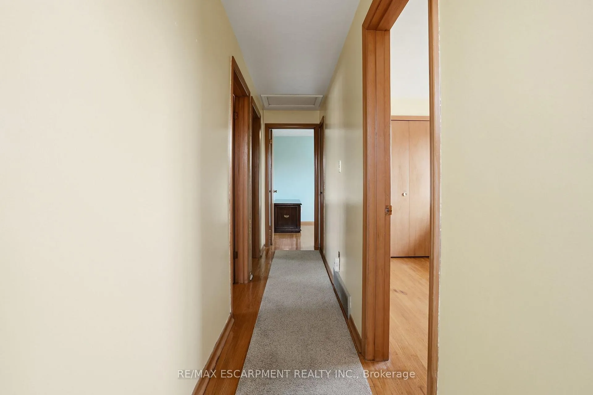 Photo 19 of 55 Champlain Avenue, Hamilton, Greenford — HOMEH