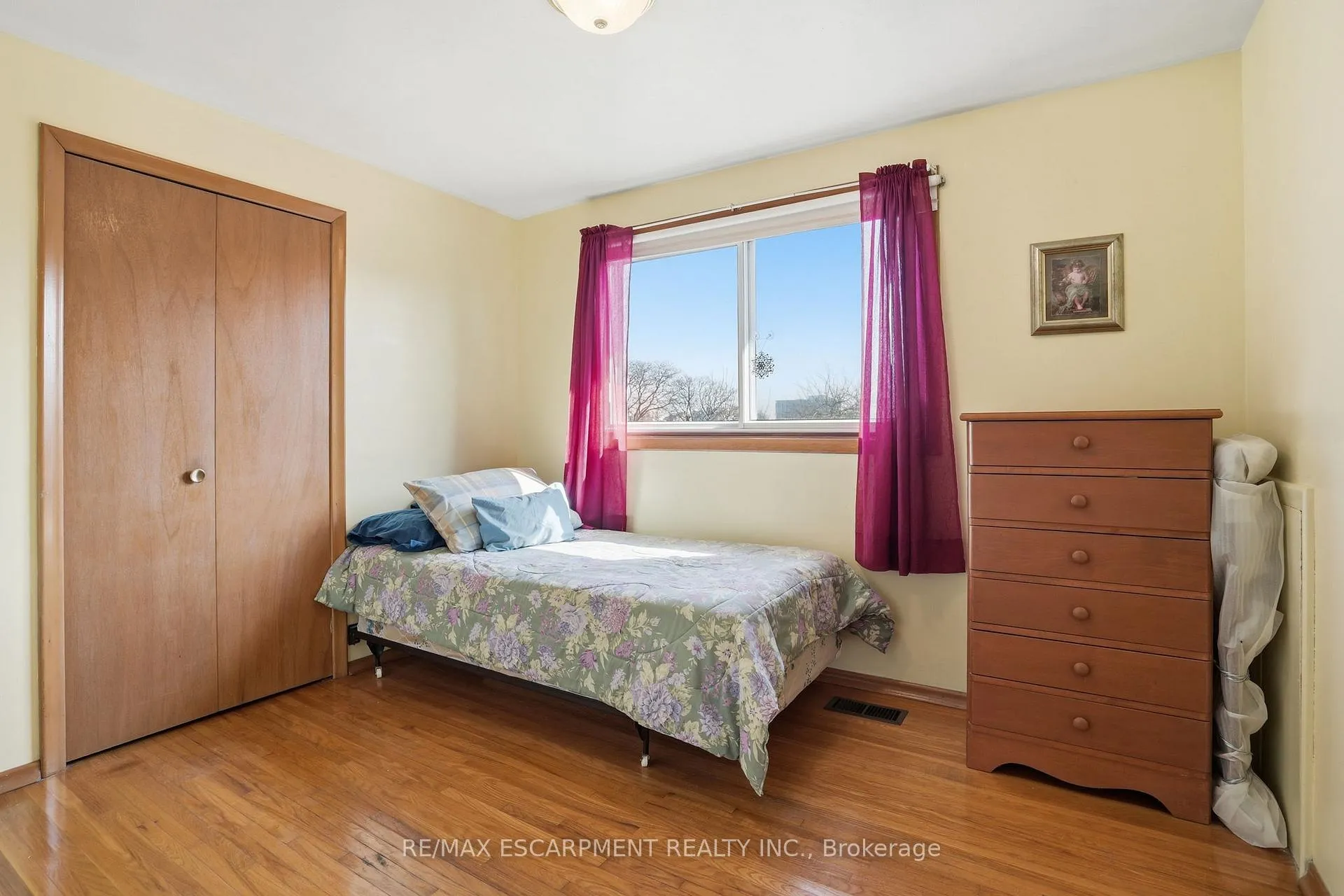 Photo 21 of 55 Champlain Avenue, Hamilton, Greenford — HOMEH