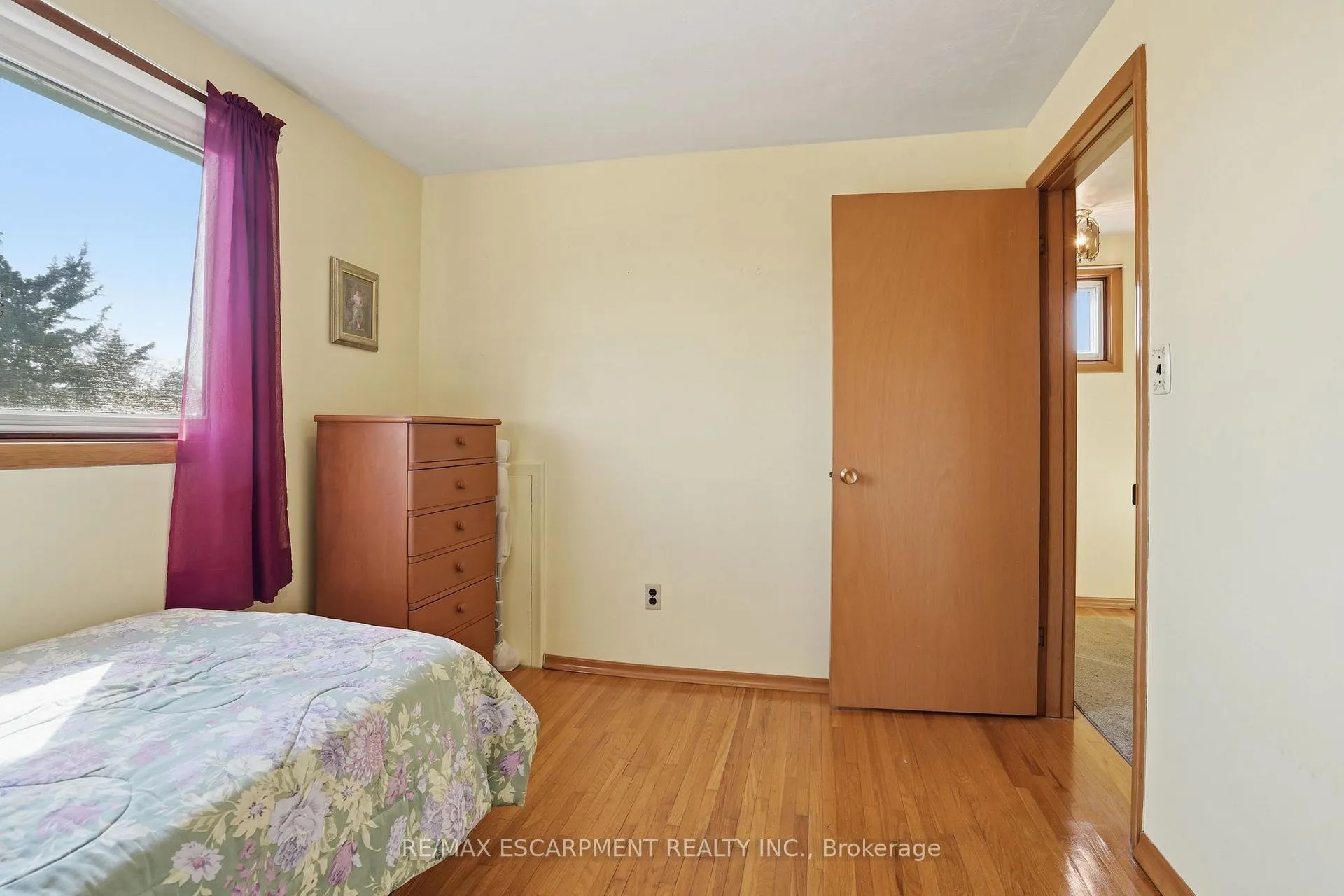 Photo 23 of 55 Champlain Avenue, Hamilton, Greenford — HOMEH