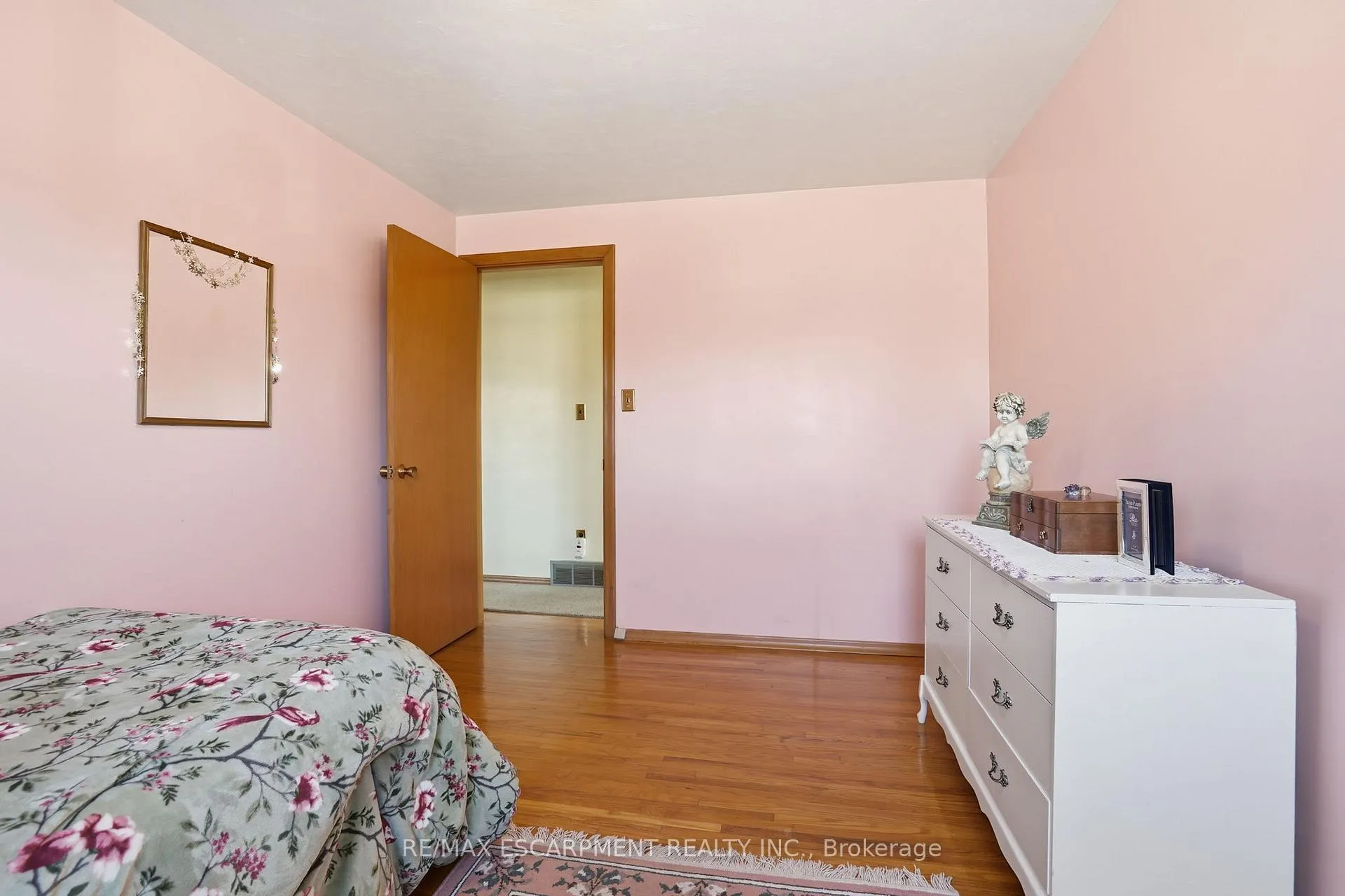 Photo 25 of 55 Champlain Avenue, Hamilton, Greenford — HOMEH