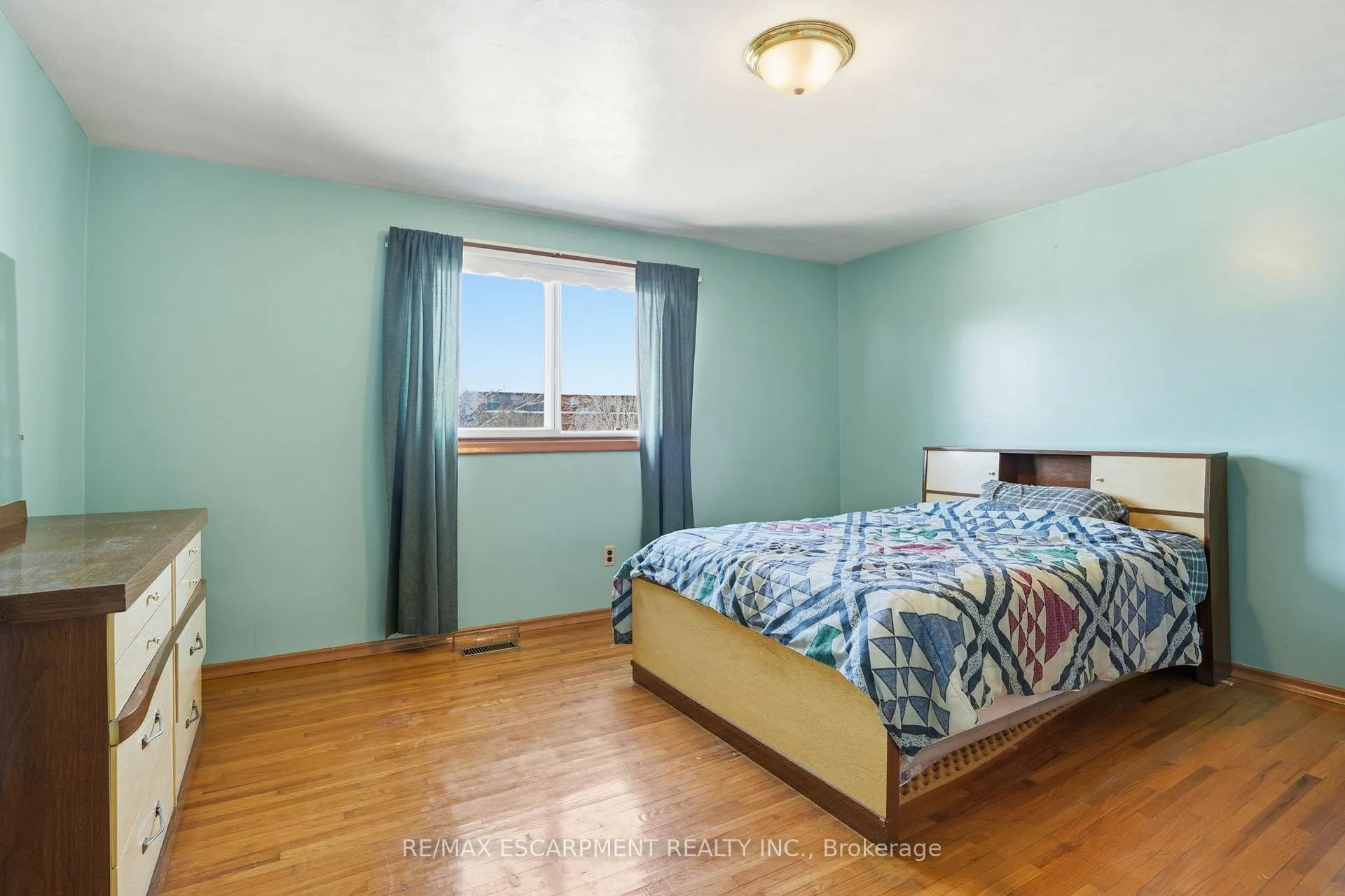 Photo 26 of 55 Champlain Avenue, Hamilton, Greenford — HOMEH