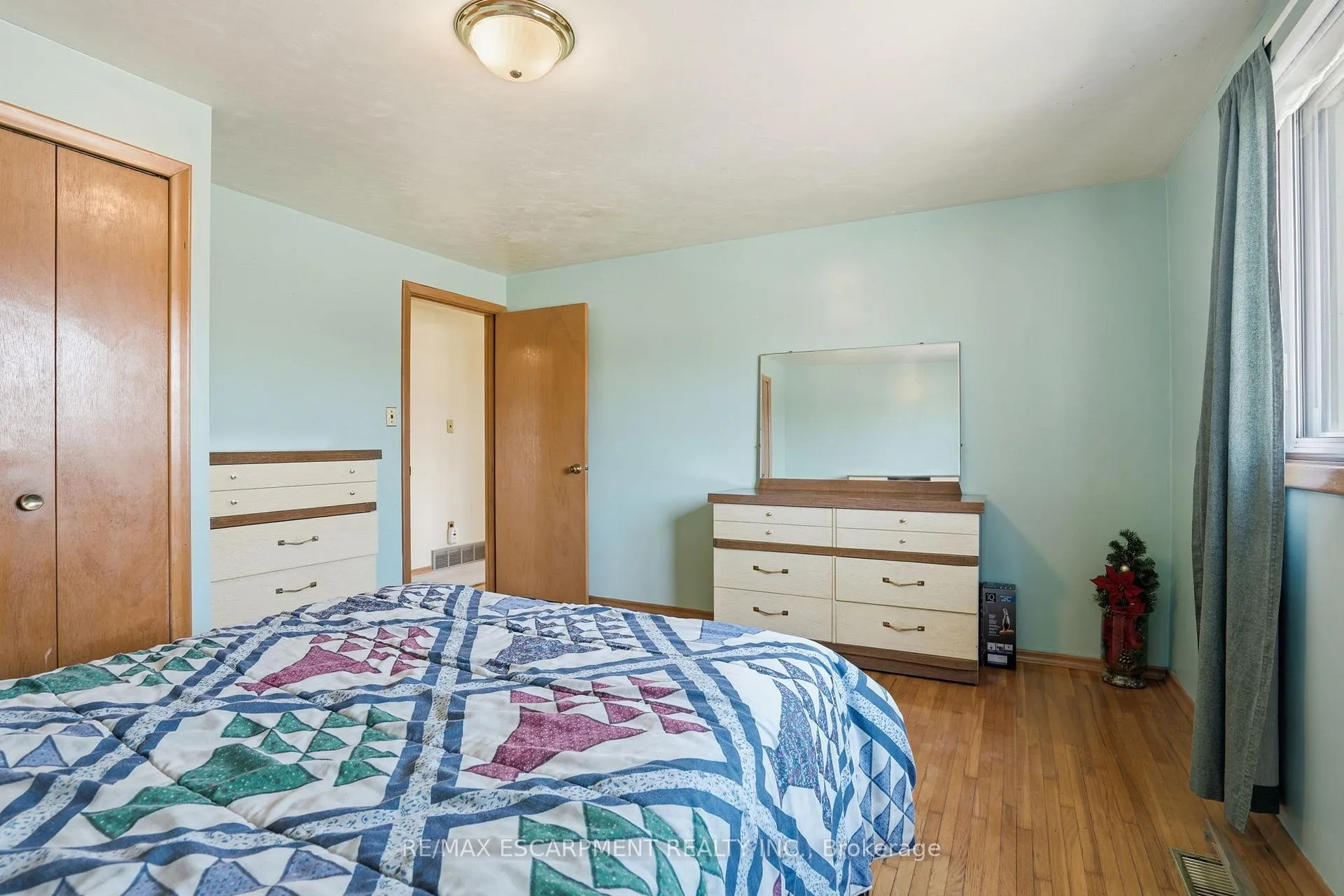 Photo 28 of 55 Champlain Avenue, Hamilton, Greenford — HOMEH