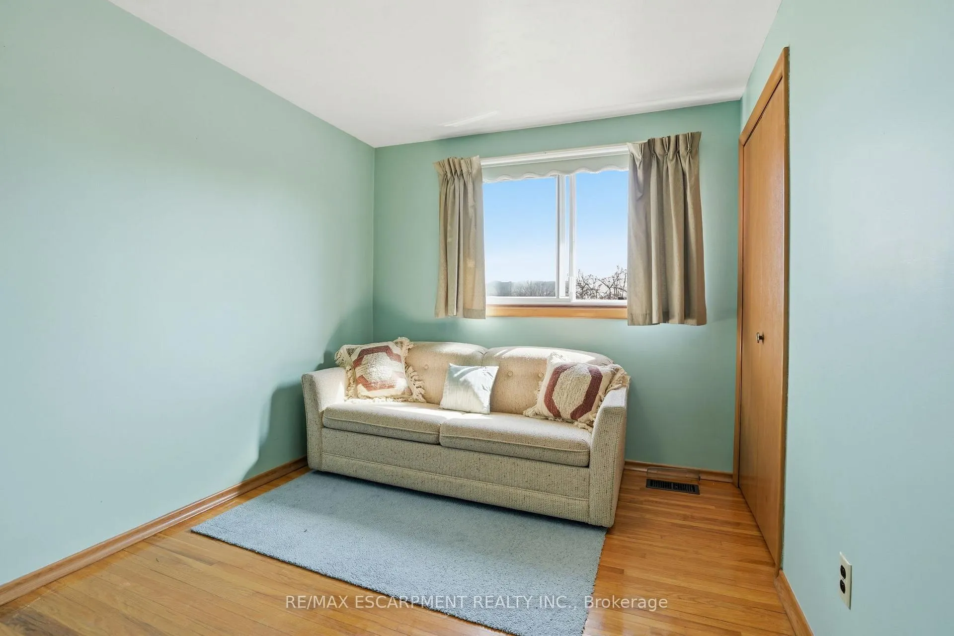 Photo 29 of 55 Champlain Avenue, Hamilton, Greenford — HOMEH