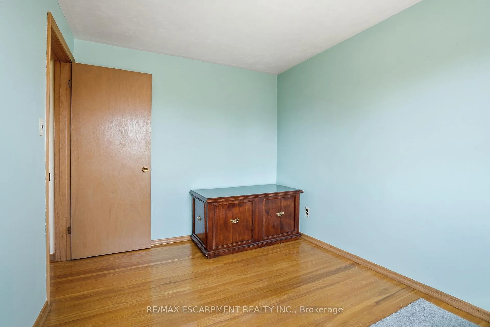 Photo 31 of 55 Champlain Avenue, Hamilton, Greenford — HOMEH