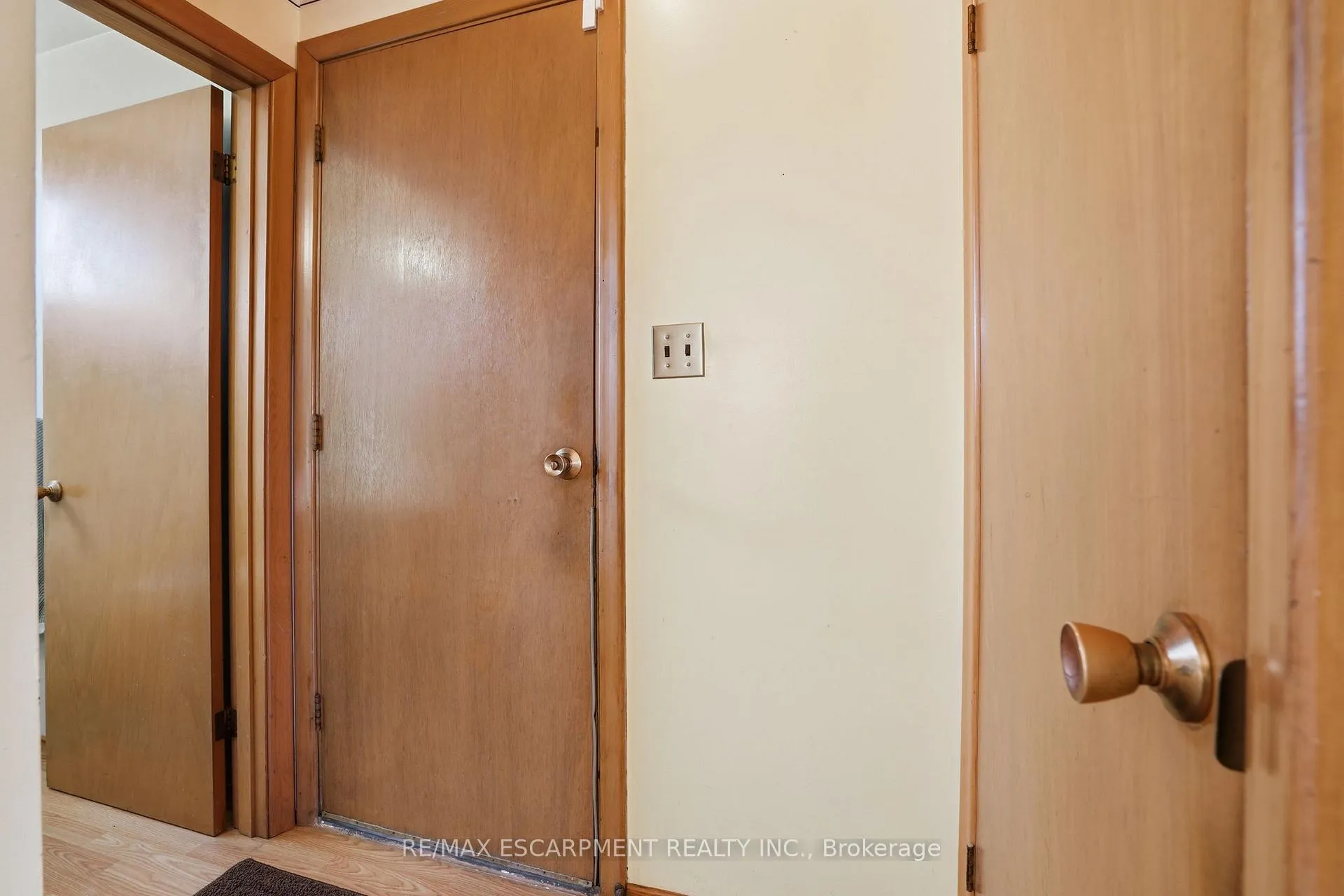 Photo 33 of 55 Champlain Avenue, Hamilton, Greenford — HOMEH