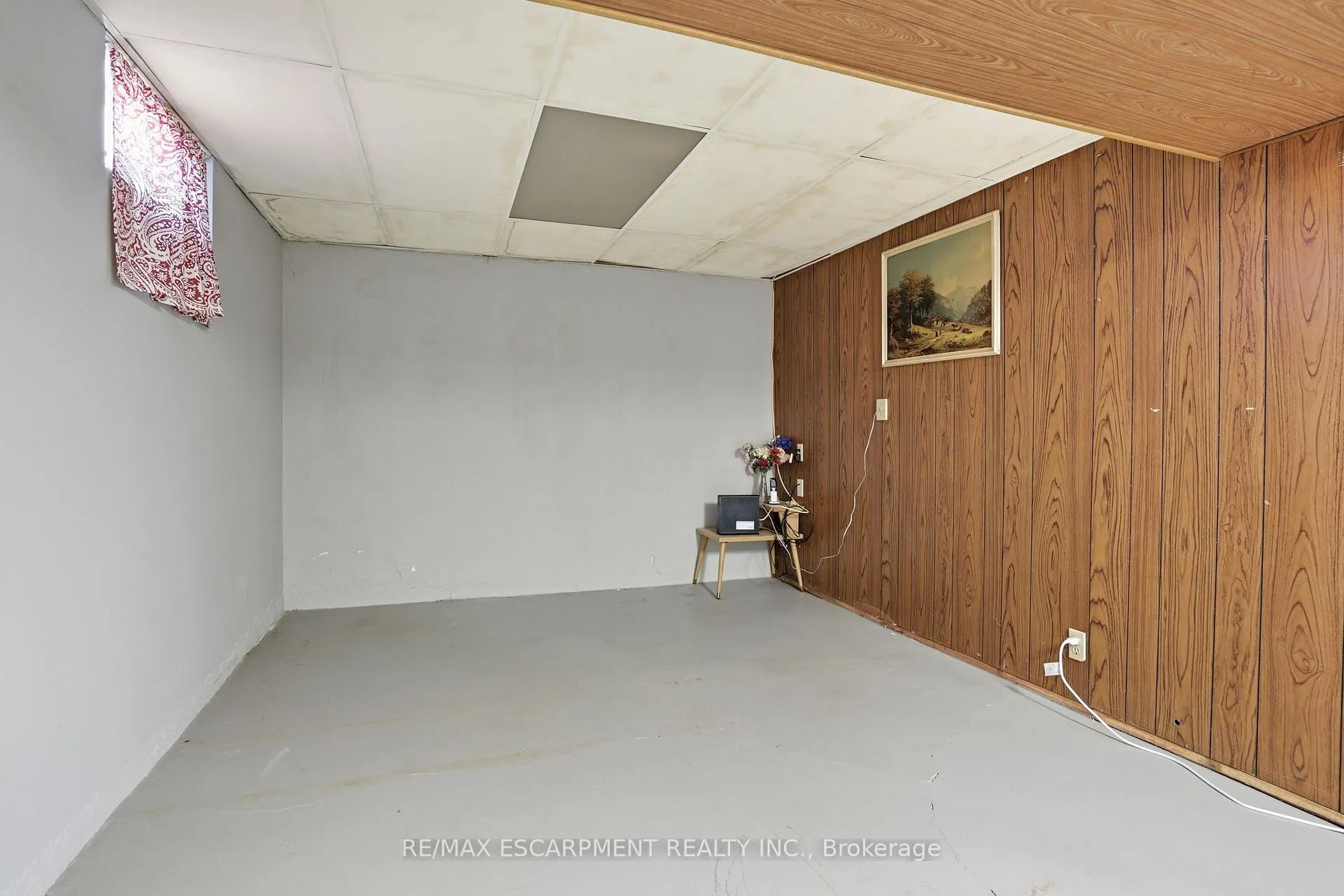 Photo 37 of 55 Champlain Avenue, Hamilton, Greenford — HOMEH