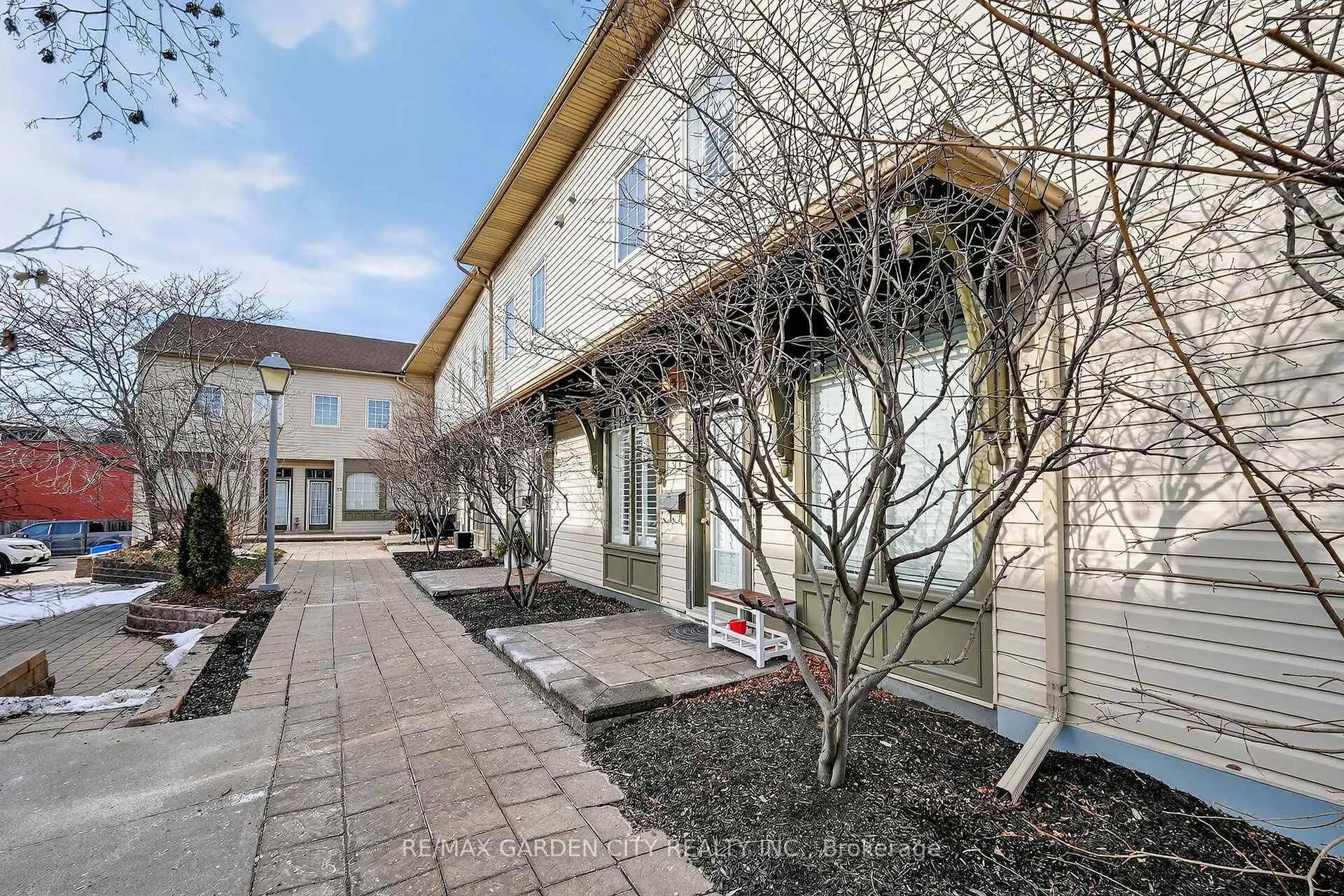 Photo 2 of Unit 11, 49 Ontario Street, Grimsby, Grimsby East — HOMEH
