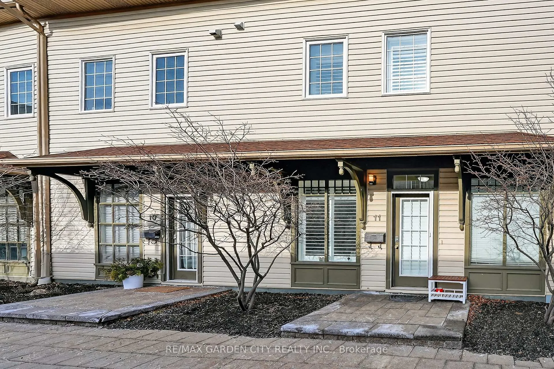 Photo 3 of Unit 11, 49 Ontario Street, Grimsby, Grimsby East — HOMEH