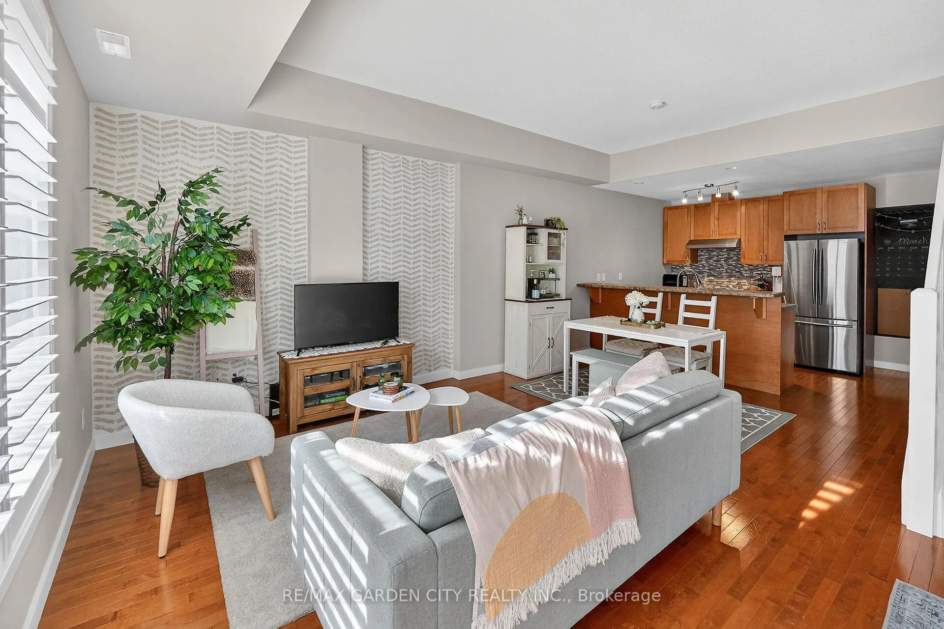 Photo 6 of Unit 11, 49 Ontario Street, Grimsby, Grimsby East — HOMEH
