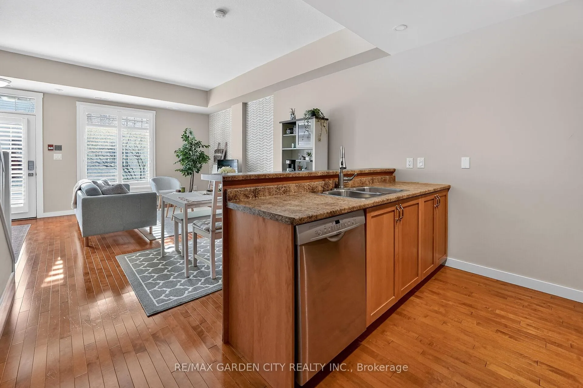 Photo 9 of Unit 11, 49 Ontario Street, Grimsby, Grimsby East — HOMEH