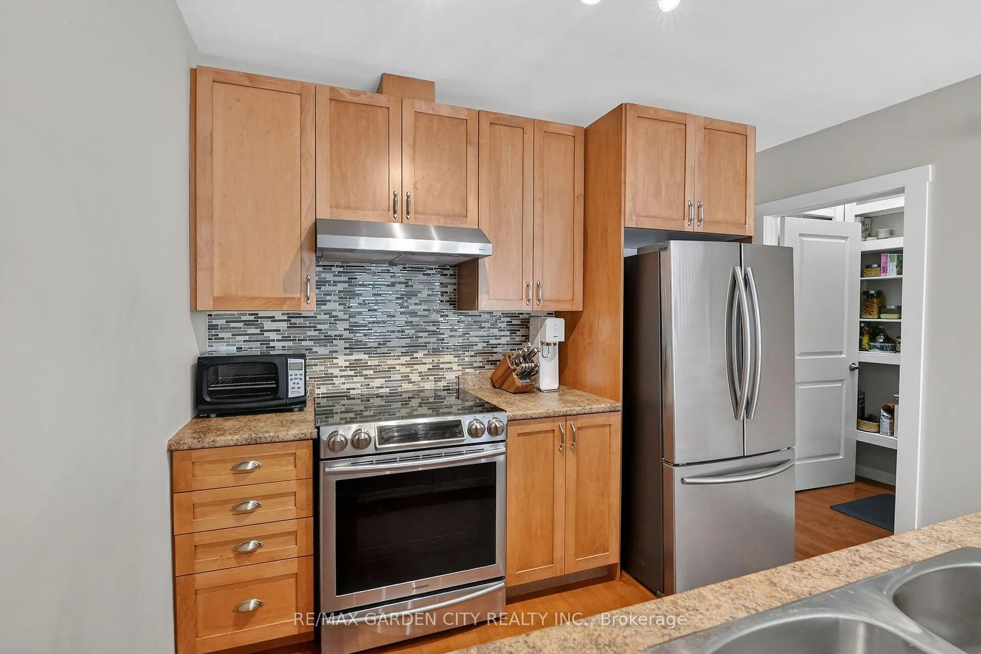 Photo 11 of Unit 11, 49 Ontario Street, Grimsby, Grimsby East — HOMEH