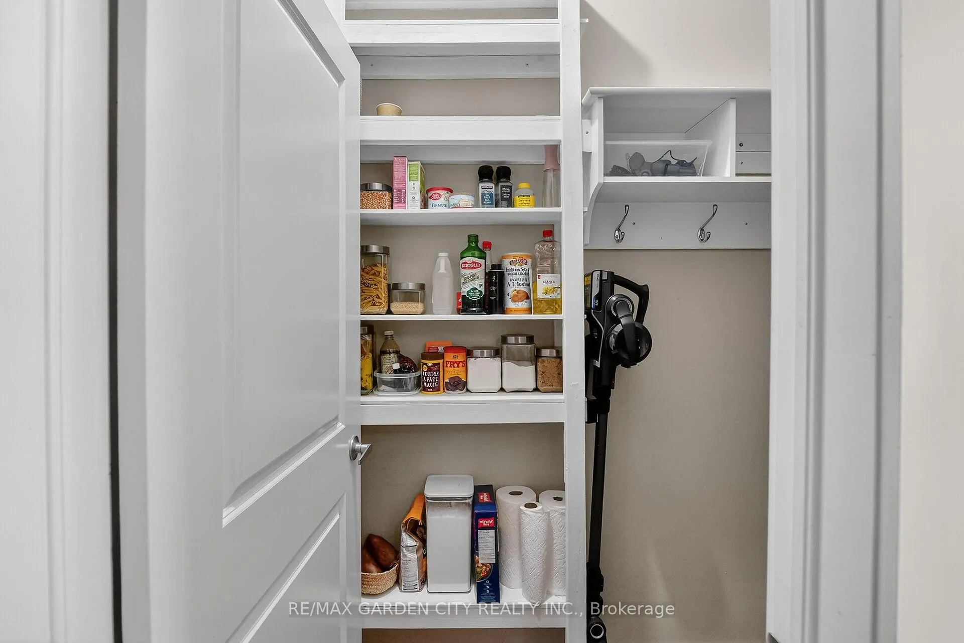 Photo 12 of Unit 11, 49 Ontario Street, Grimsby, Grimsby East — HOMEH