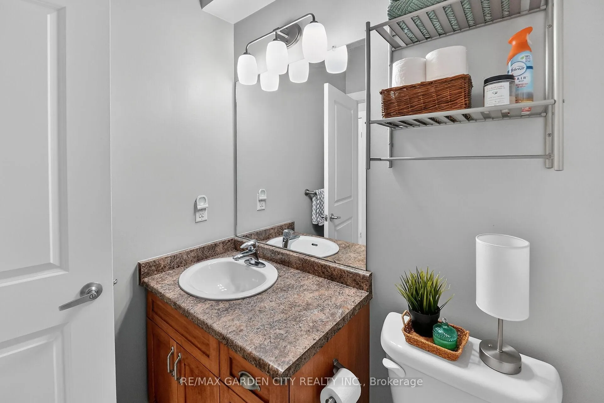 Photo 21 of Unit 11, 49 Ontario Street, Grimsby, Grimsby East — HOMEH