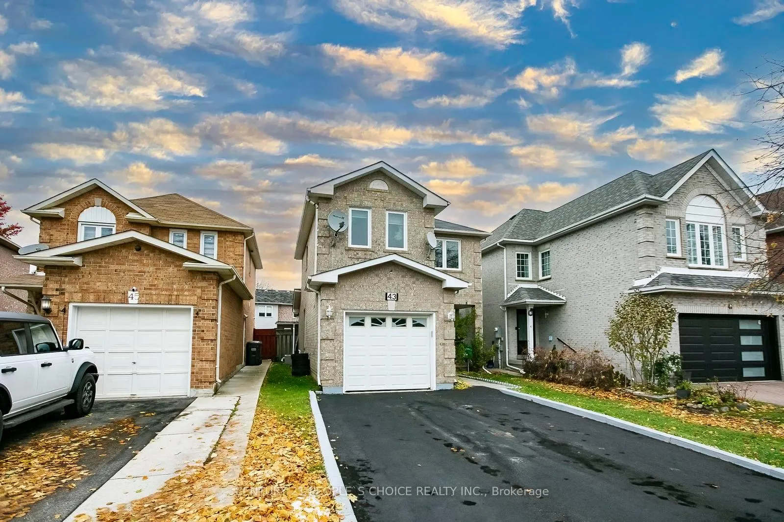 Photo 3 of 43 Letty Avenue, Brampton, Fletcher's West — HOMEH