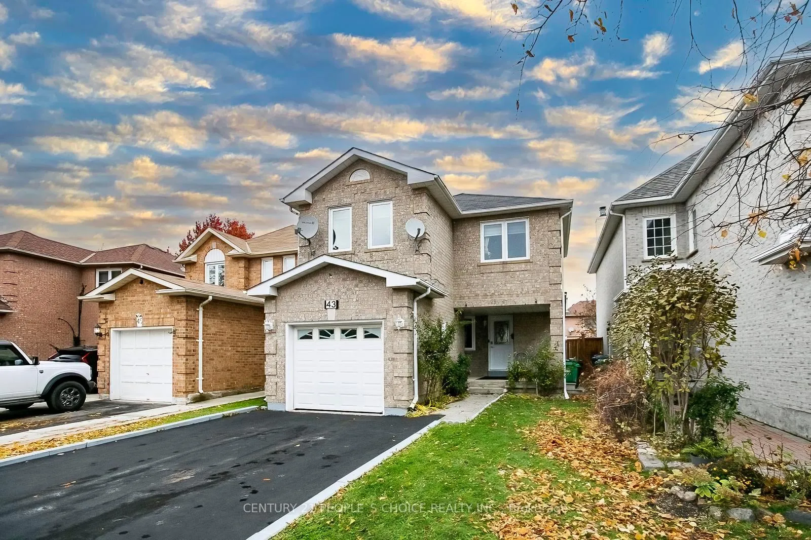 Photo 4 of 43 Letty Avenue, Brampton, Fletcher's West — HOMEH