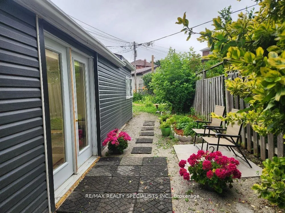 Front of 10 Moir Avenue