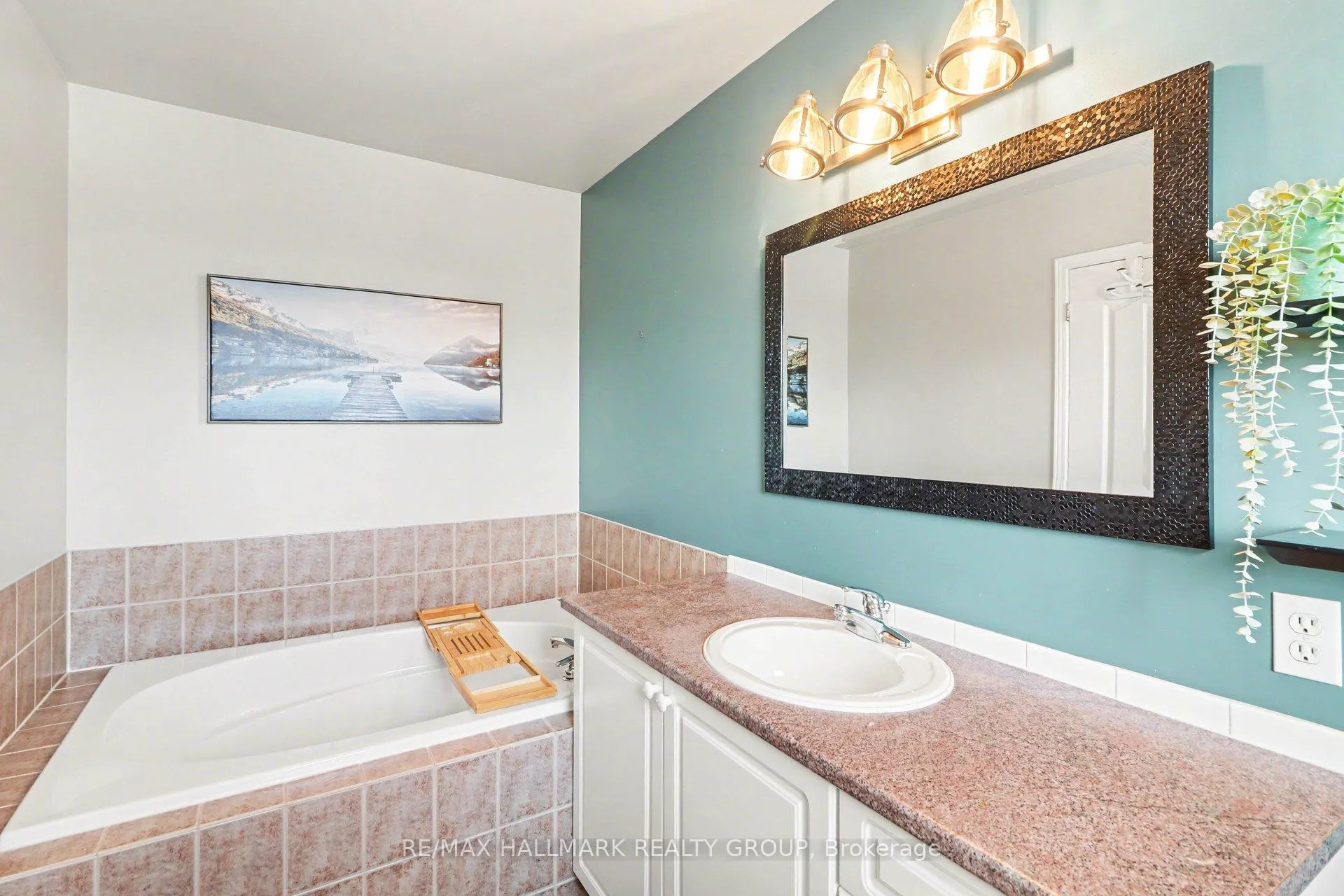 Photo 25 of 2229 Brockstone Crescent, Ottawa, Avalon East — HOMEH